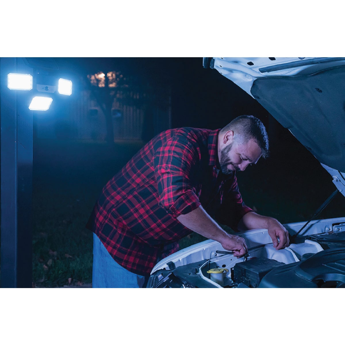 Bell+Howell Bionic Motion Activated Solar Floodlight Image 5