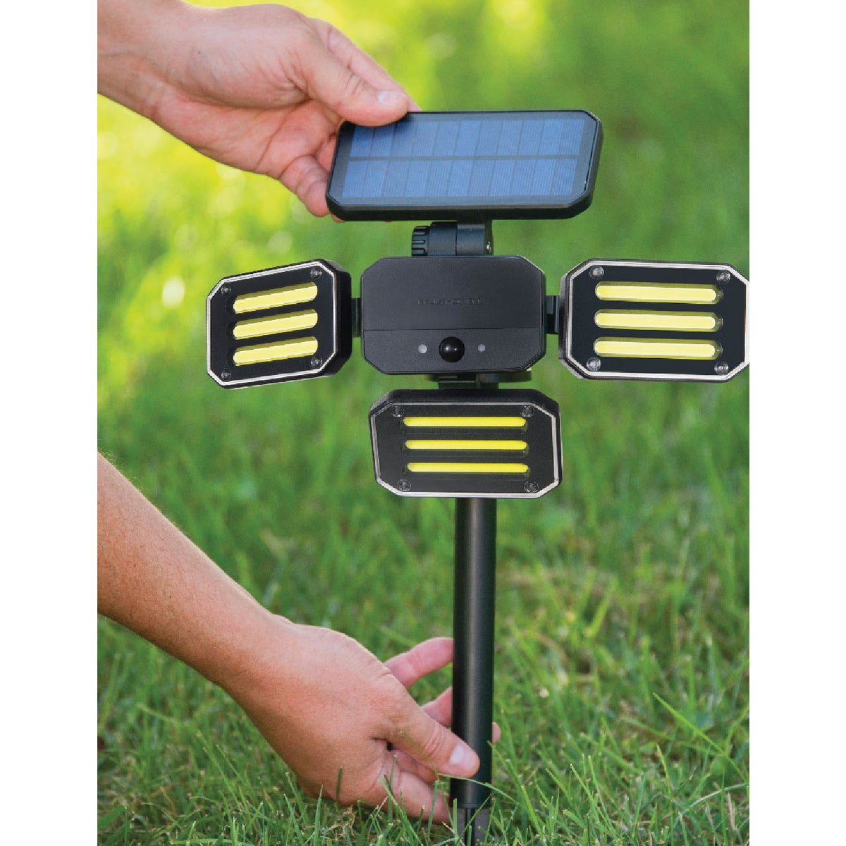Bell+Howell Bionic Motion Activated Solar Floodlight Image 2