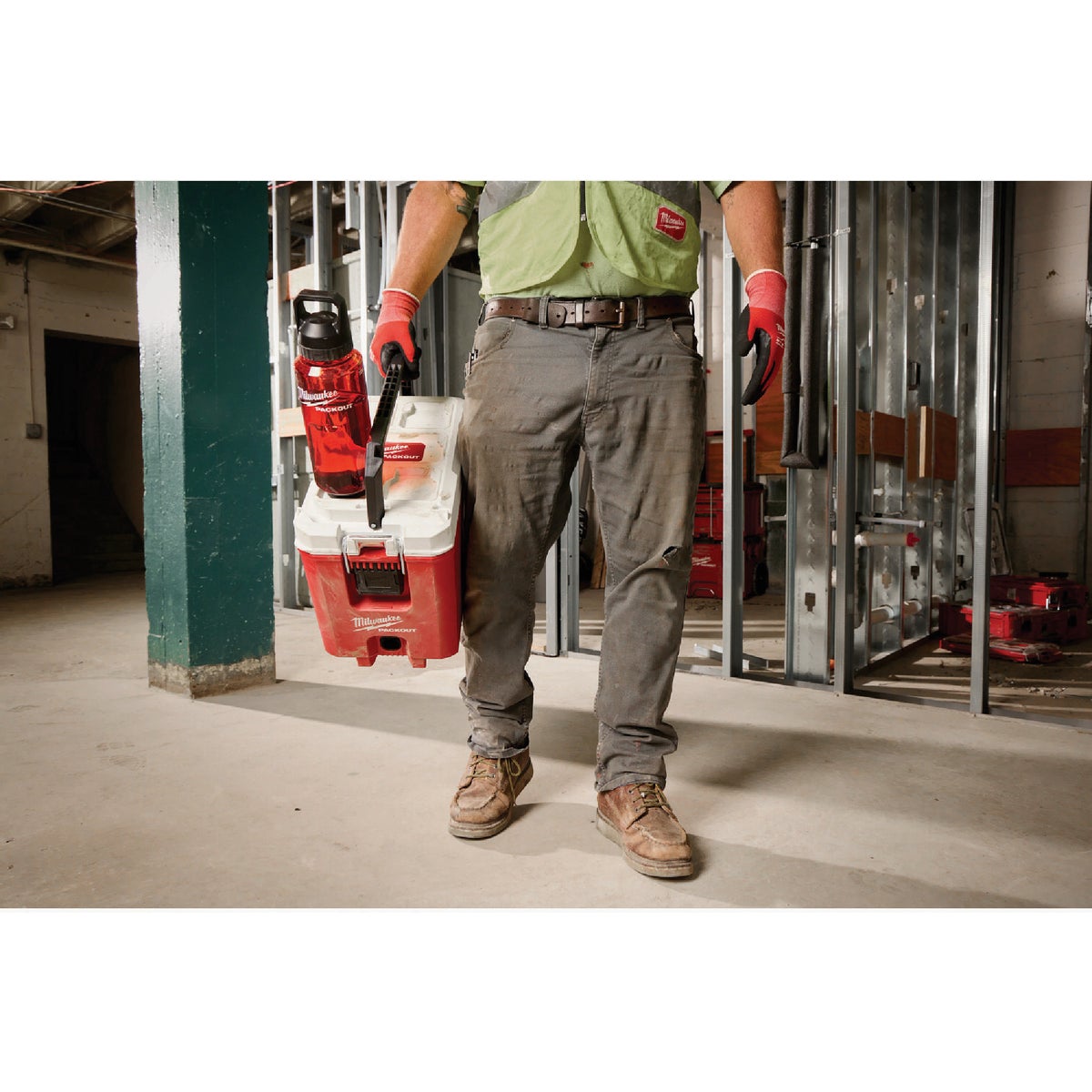 Milwaukee PACKOUT 48 Oz. Plastic Bottle with Chug Lid, Red Image 6