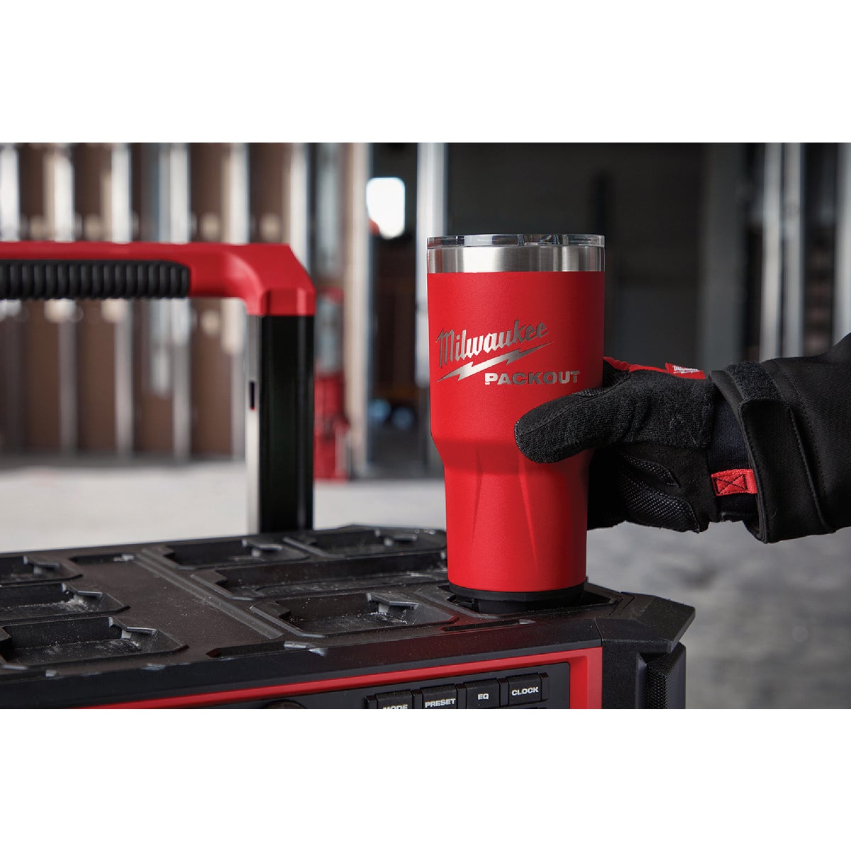 Milwaukee PACKOUT 30 Oz. Red Insulated Tumbler Image 2