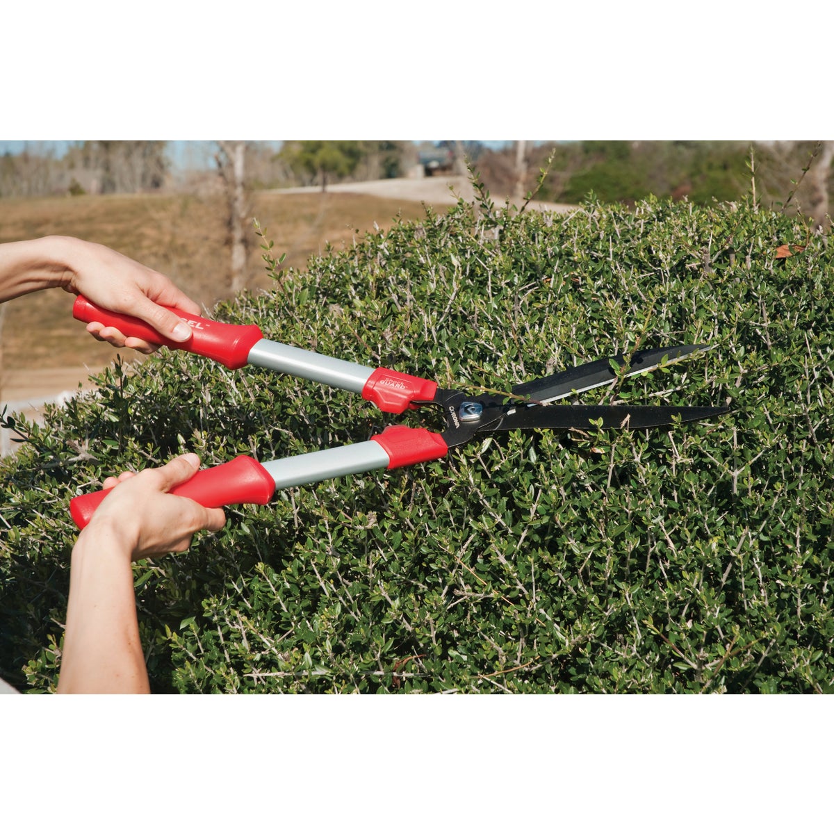 Corona ComfortGEL 9 In. Ergonomic Hedge Shears Image 3