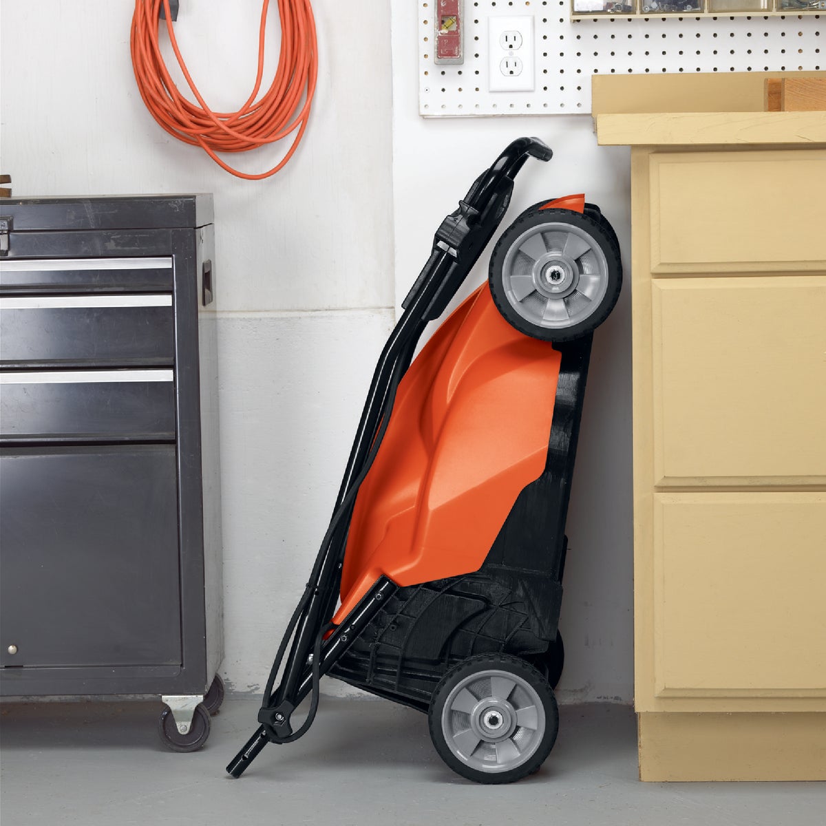 Black+Decker 20 In. 13A Push Electric Lawn Mower Image 2