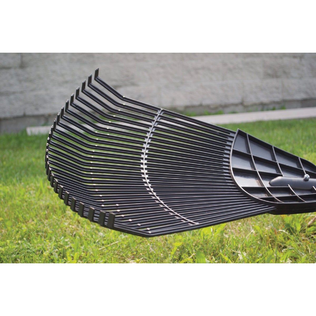 Bully Tools 30 In. Lawn / Leaf Rake with Fiberglass Handle Image 4