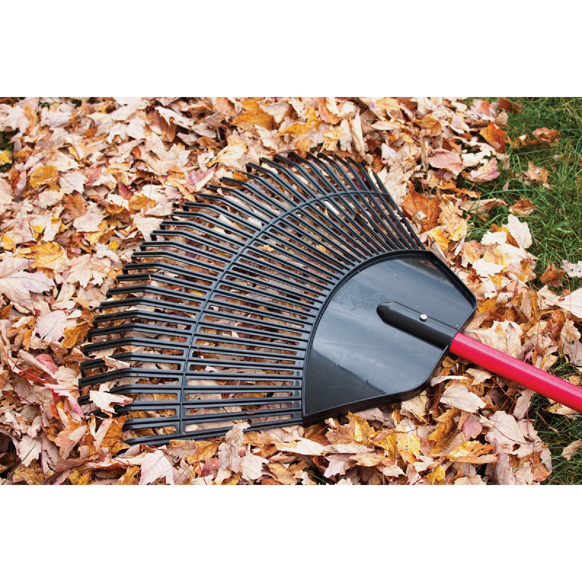 Bully Tools 30 In. Lawn / Leaf Rake with Fiberglass Handle Image 3