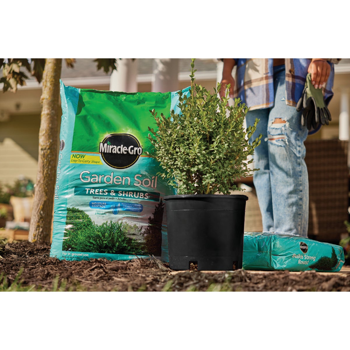 Miracle-Gro 1.5 Cu. Ft. Trees & Shrubs Garden Soil Image 2