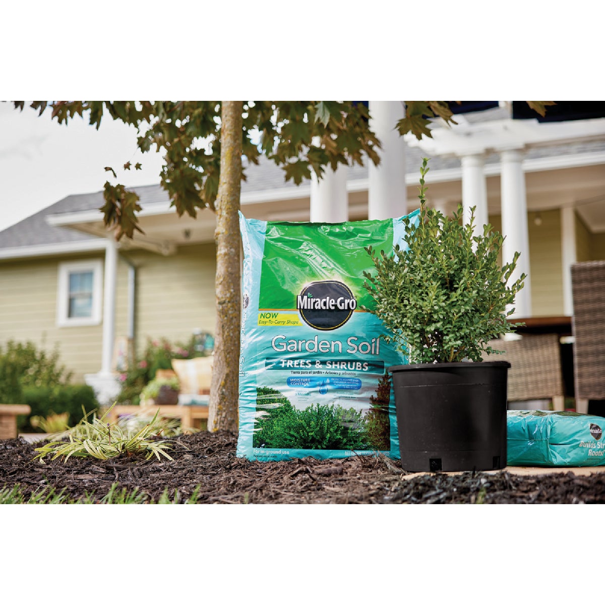 Miracle-Gro 1.5 Cu. Ft. Trees & Shrubs Garden Soil Image 3