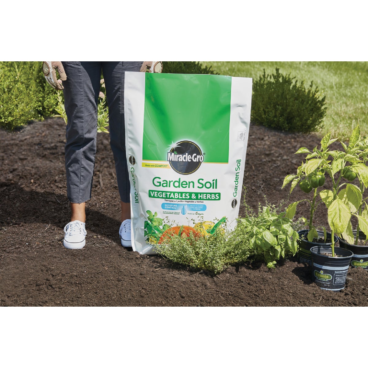 Miracle-Gro 1.5 Cu. Ft. Vegetables & Herbs Garden Soil Image 2