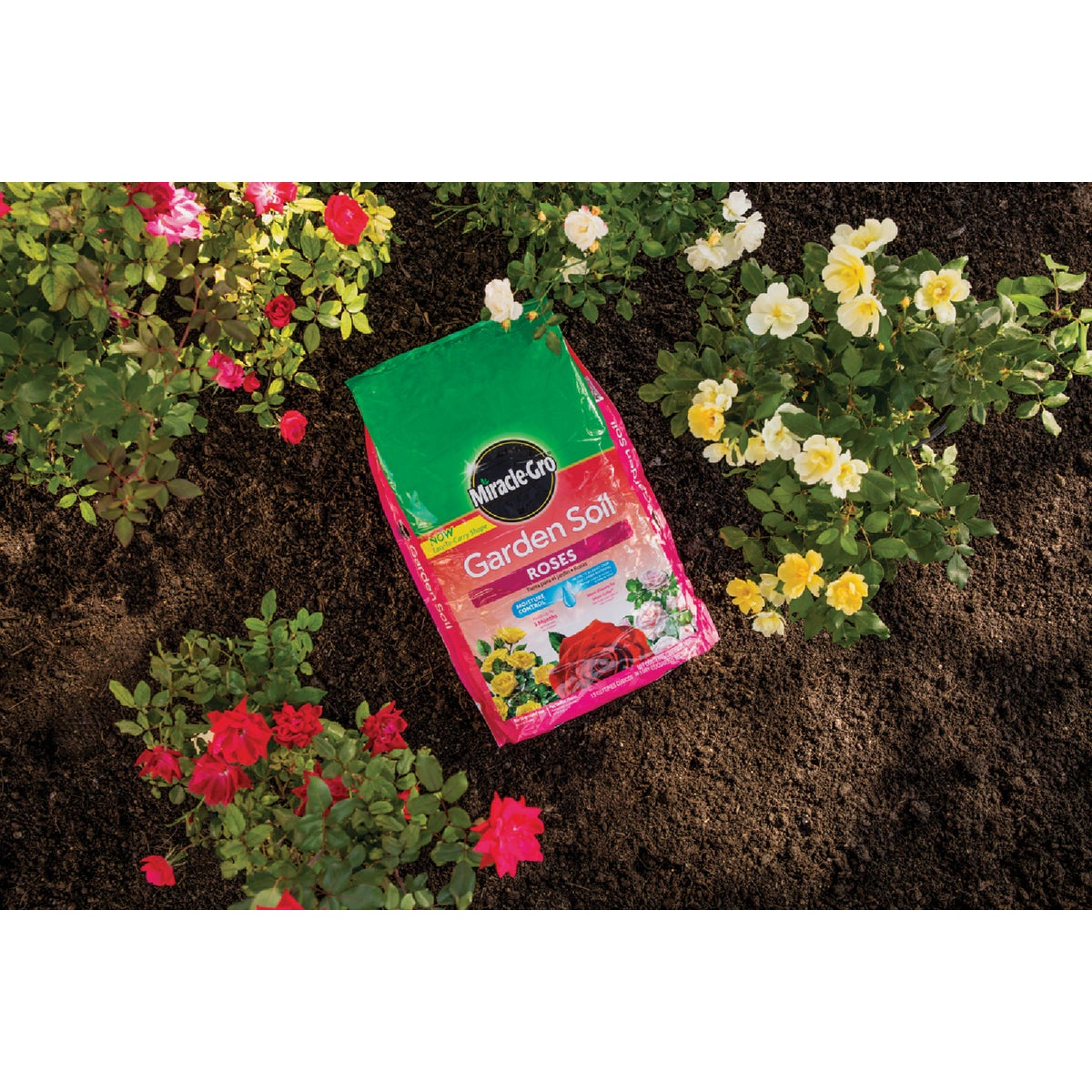 Miracle-Gro 1.5 Cu. Ft. Moisture Control Rose Garden Soil Image 3