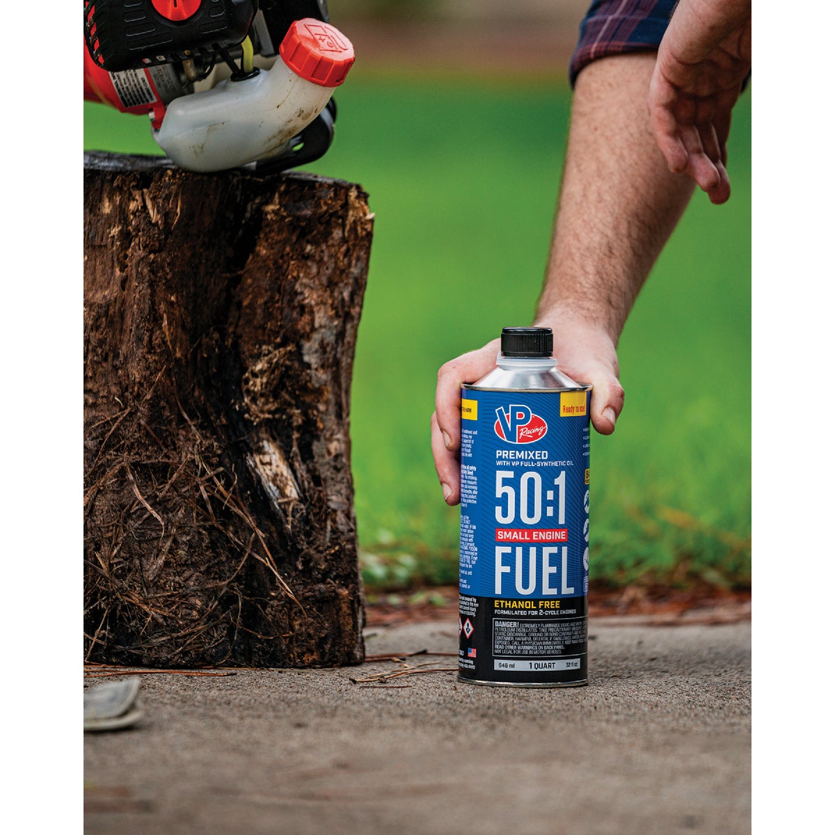 VP Racing Fuels 32 Oz. 50:1 Ethanol-Free Gas & Oil Pre-Mix Image 3