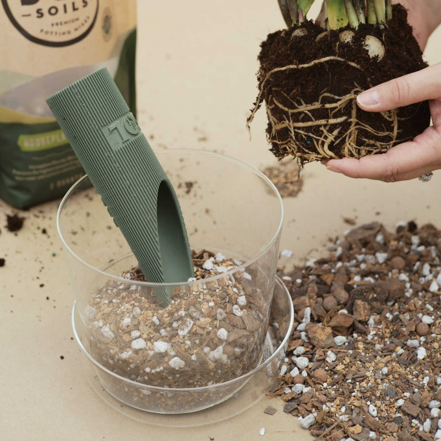 Sol Soils 1 Qt. Houseplant Chunky Mix Image 2