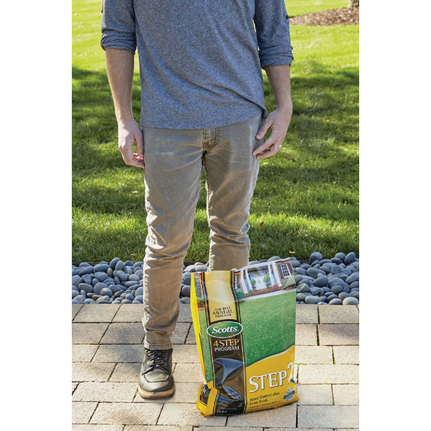 Scotts 4 Step Program Step 2 14.29 Lb. 5000 Sq. Ft. Weed Control Plus Lawn Food Image 2