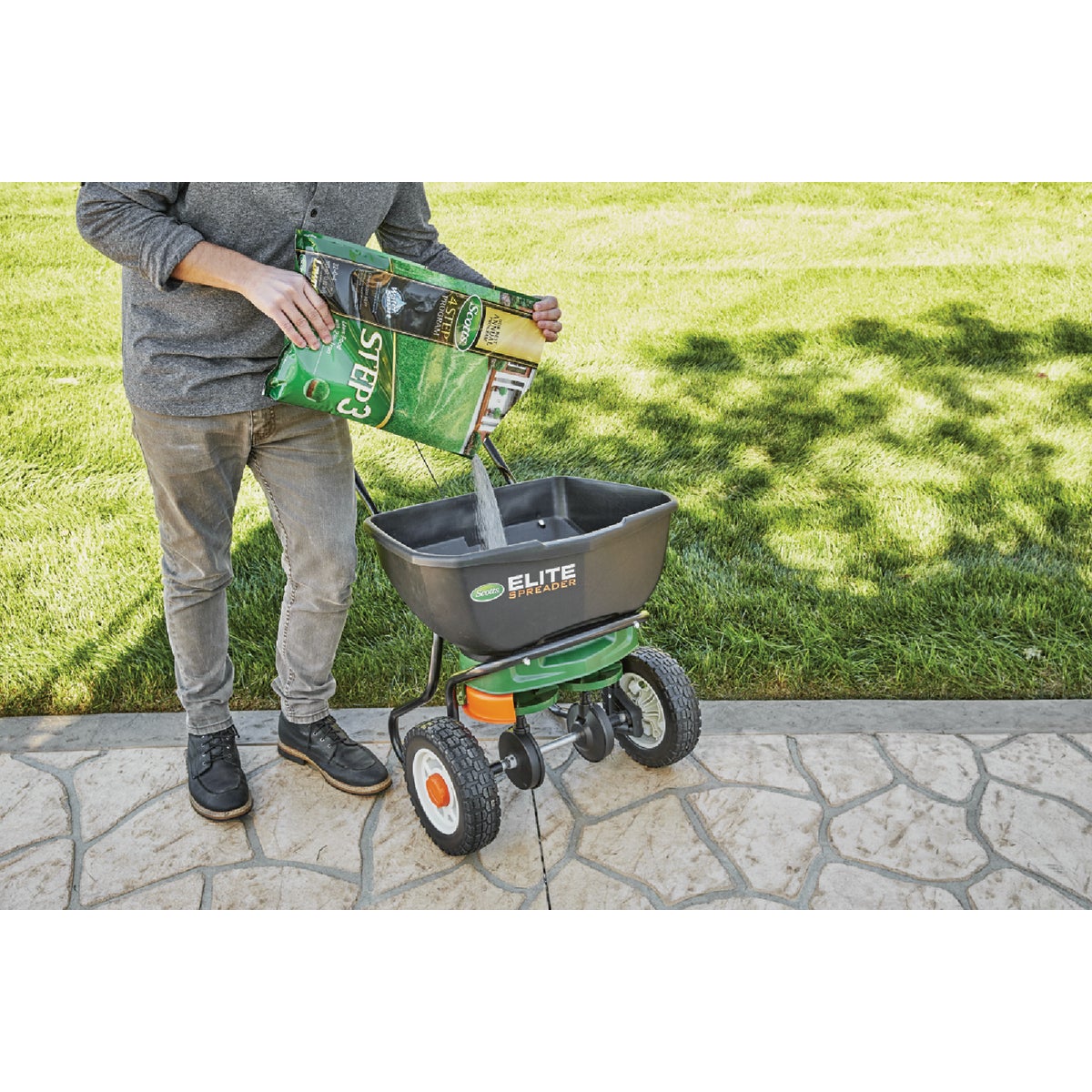 Scotts 4 Step Program Step 3 12.60 Lb. 5000 Sq. Ft. Lawn Fertilizer with 2% Iron Image 2