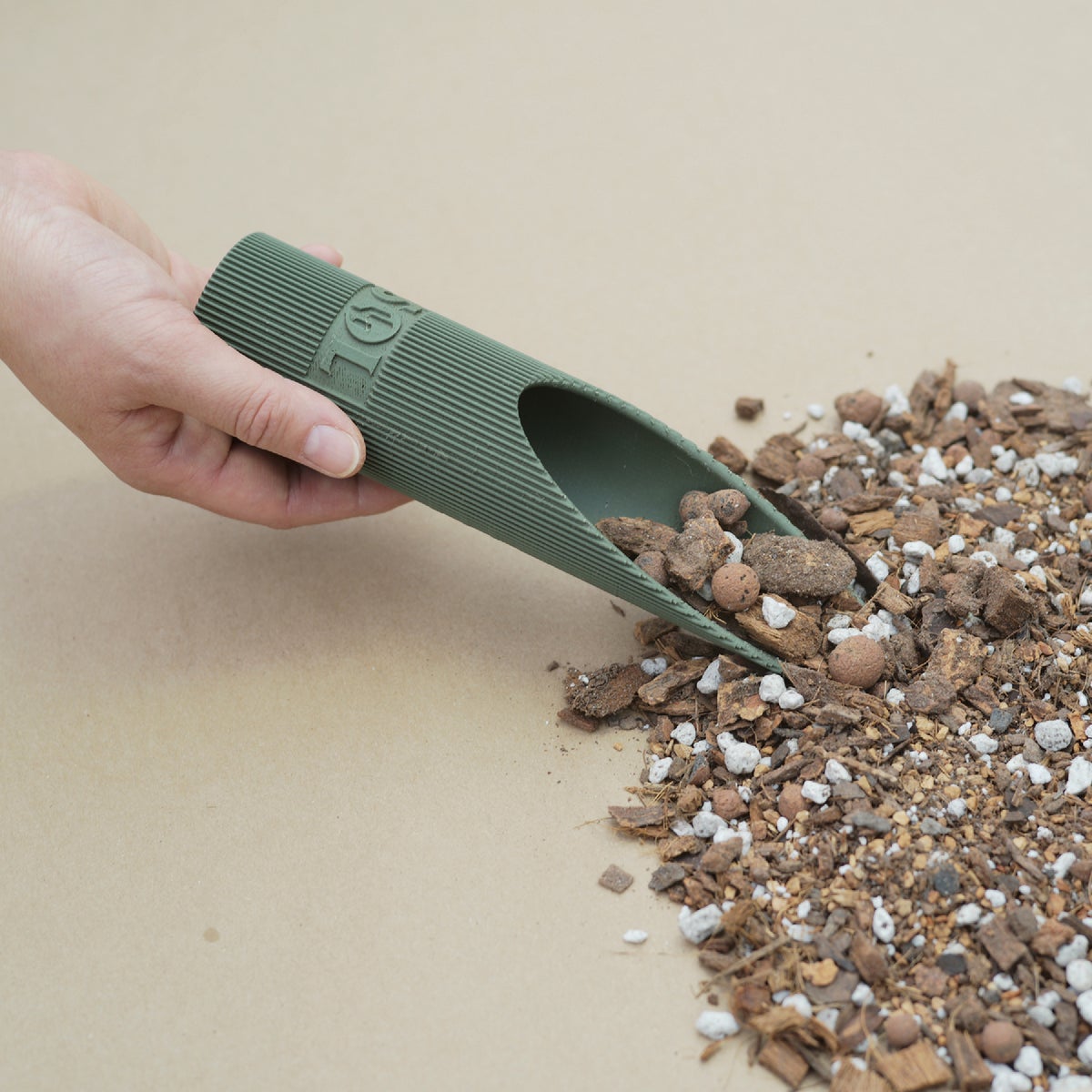 Sol Soils Repotting Scoop Image 3