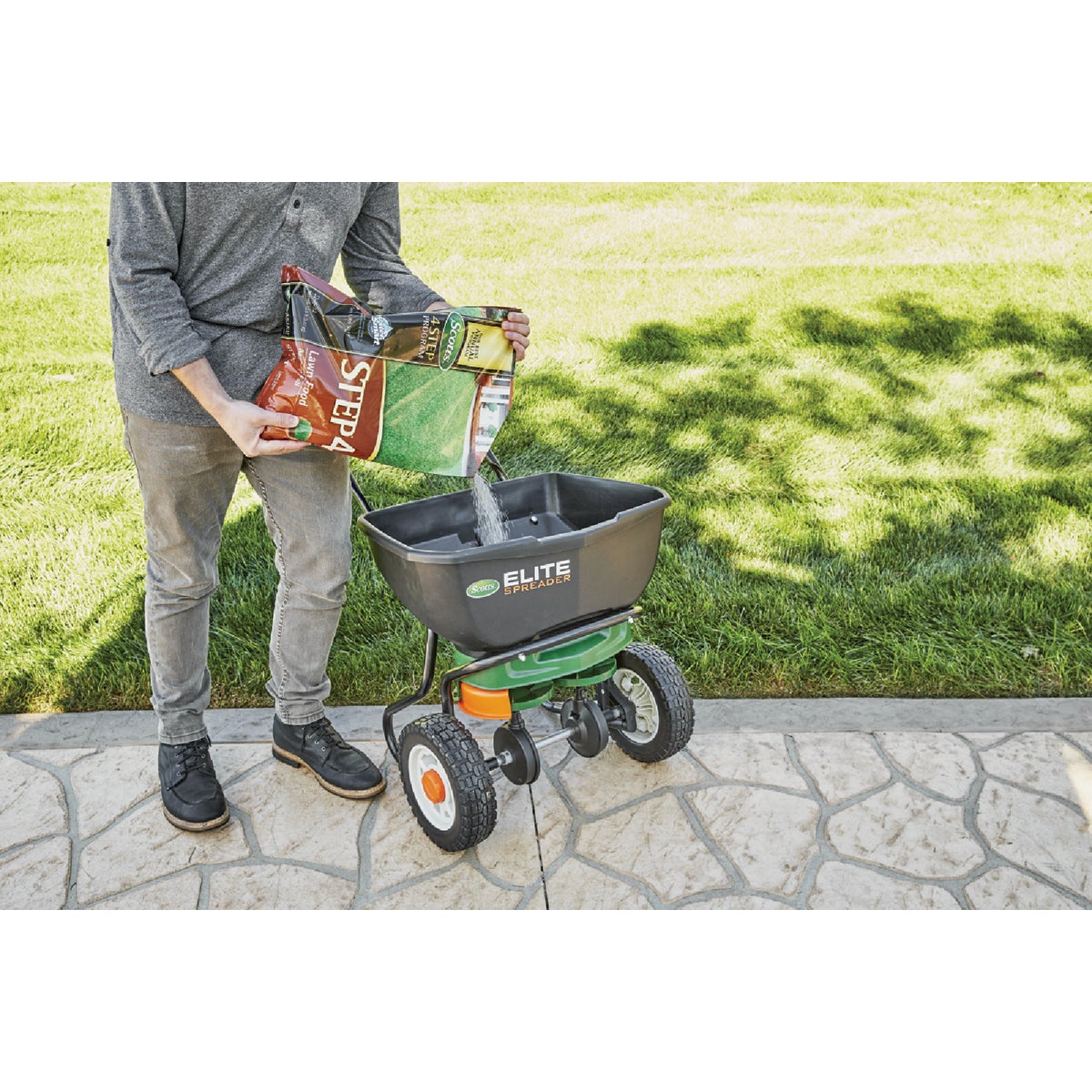 Scotts 4 Step Program Step 4 12.50 Lb. 5000 Sq. Ft. Fall Lawn Food Image 2