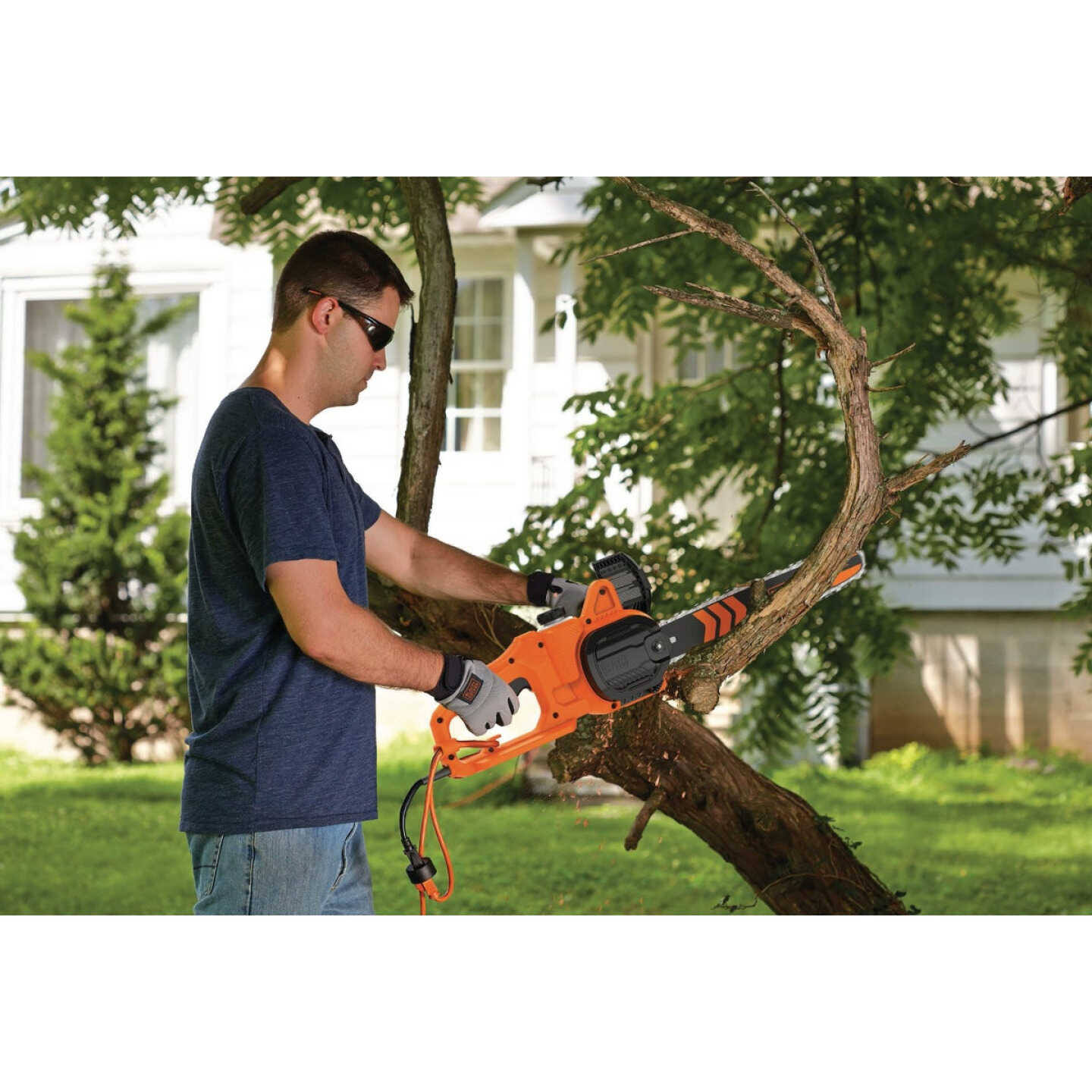 Black & Decker 14 In. 8A Electric Chainsaw Image 3