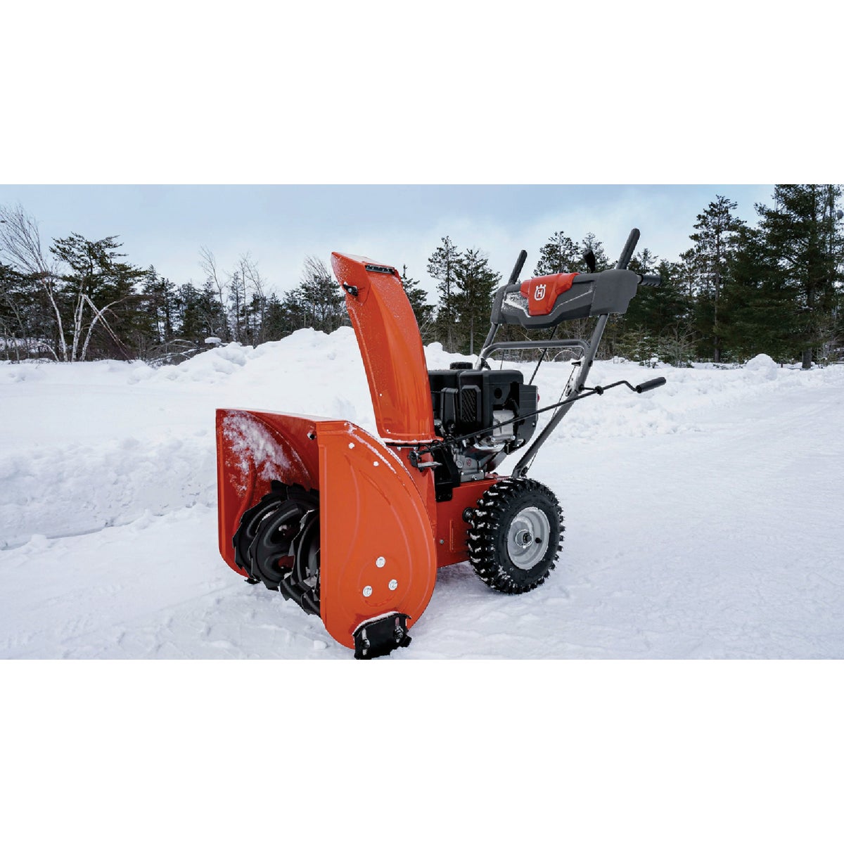 Husqvarna ST 124 24 In. Gas Snow Blower Image 2