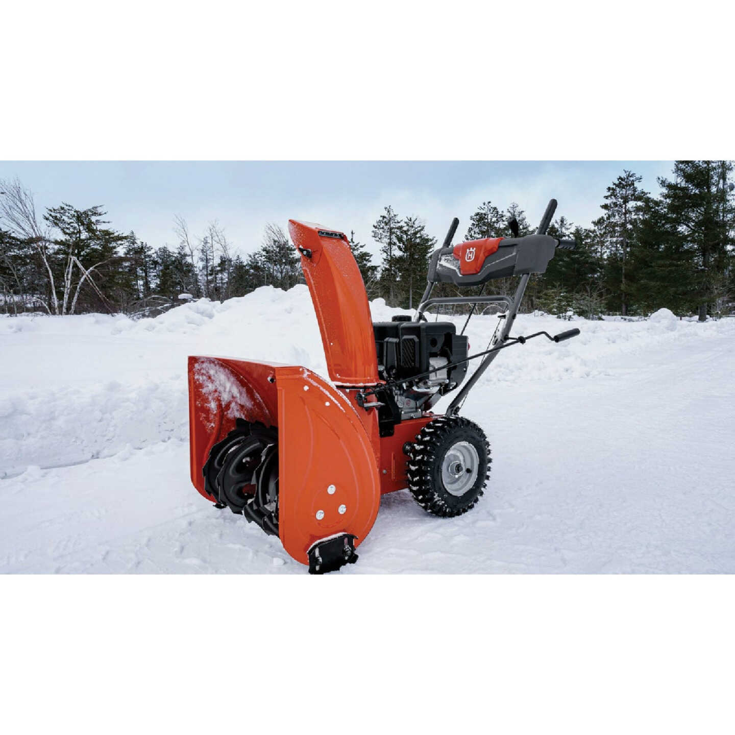 Husqvarna ST 124 24 In. Gas Snow Blower Image 2