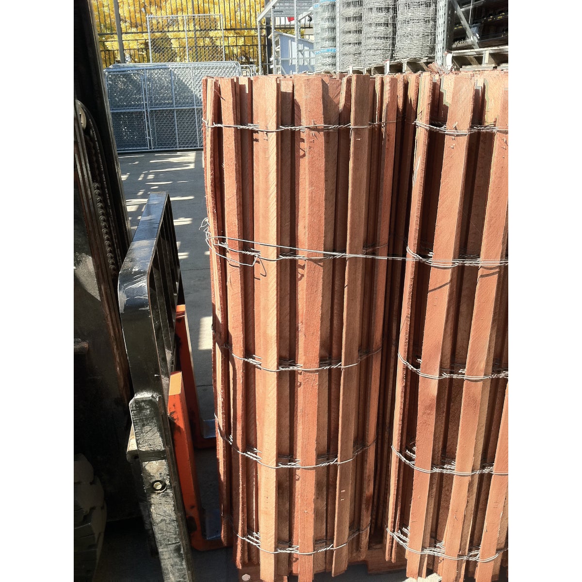 Nuvo Iron 4 Ft. H. x 50 Ft. L. 5 Wood Snow & Sand Control Fence, Red Image 2