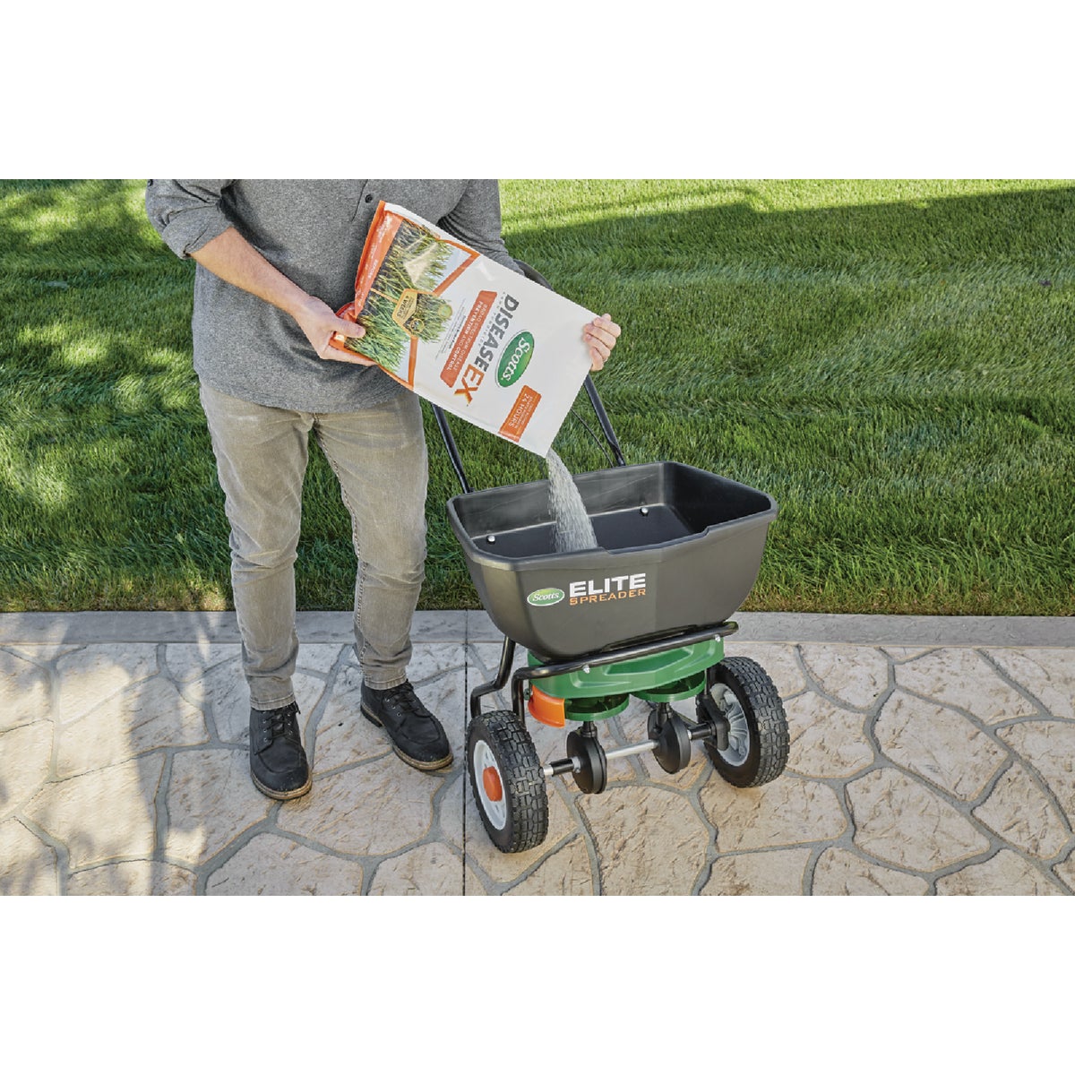 Scotts DiseaseEx 10 Lb. 5000 Sq. Ft. Broad Spectrum Disease Prevention and Control Lawn Fungicide Image 4