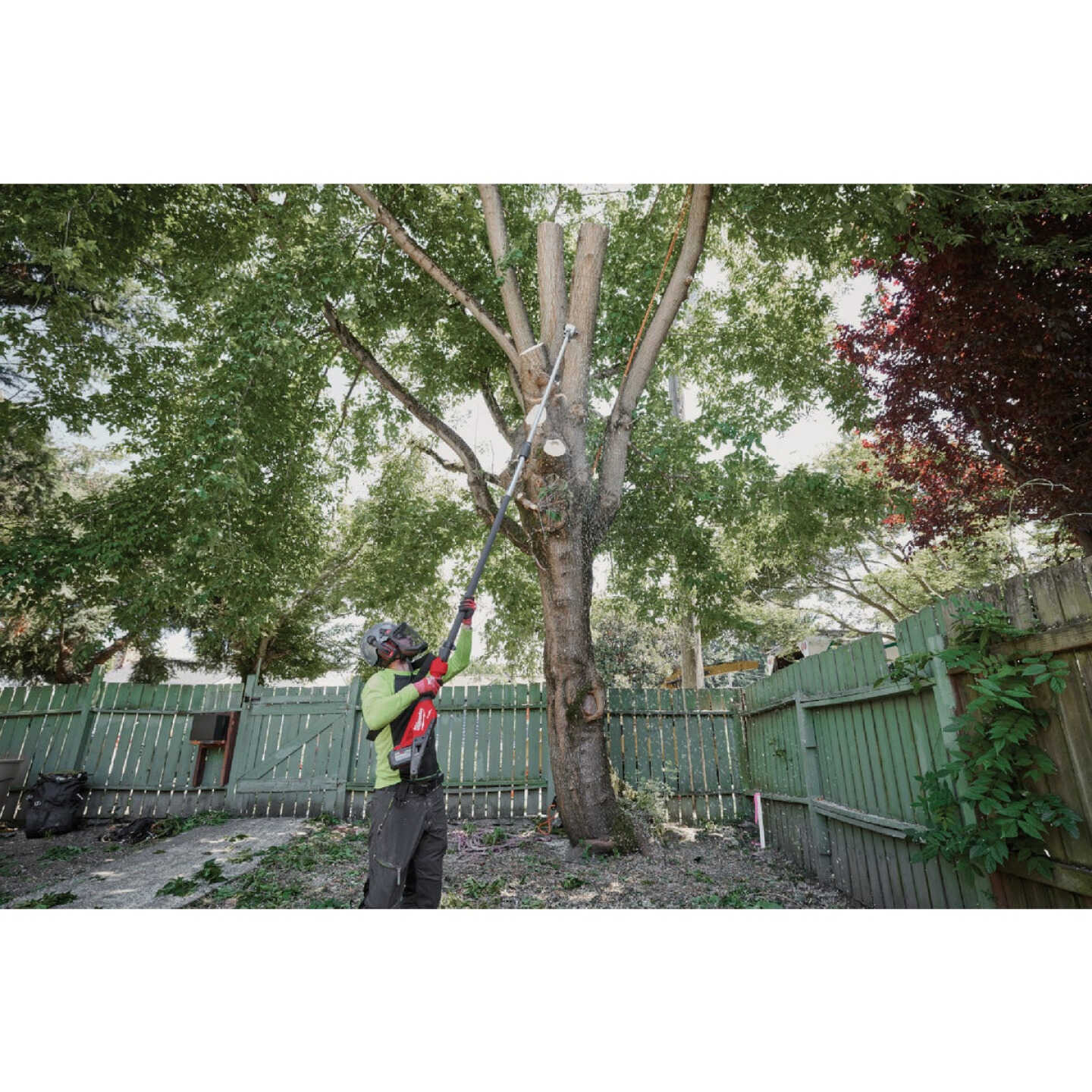 Milwaukee M18 FUEL Brushless 10 In. Telescoping Cordless Pole Saw Kit with 12.0 Ah Battery & Charger Image 9