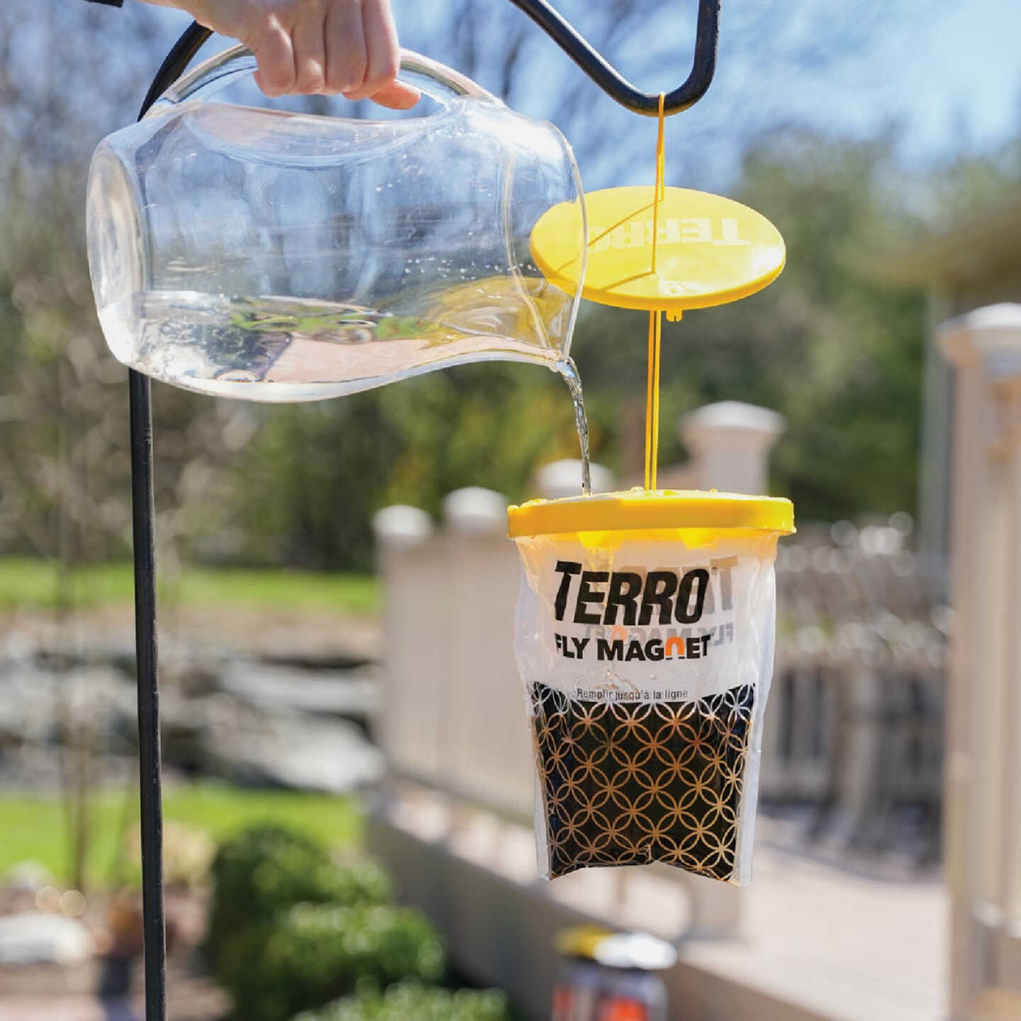 Terro Fly Magnet Disposable Outdoor Fly Trap Image 3