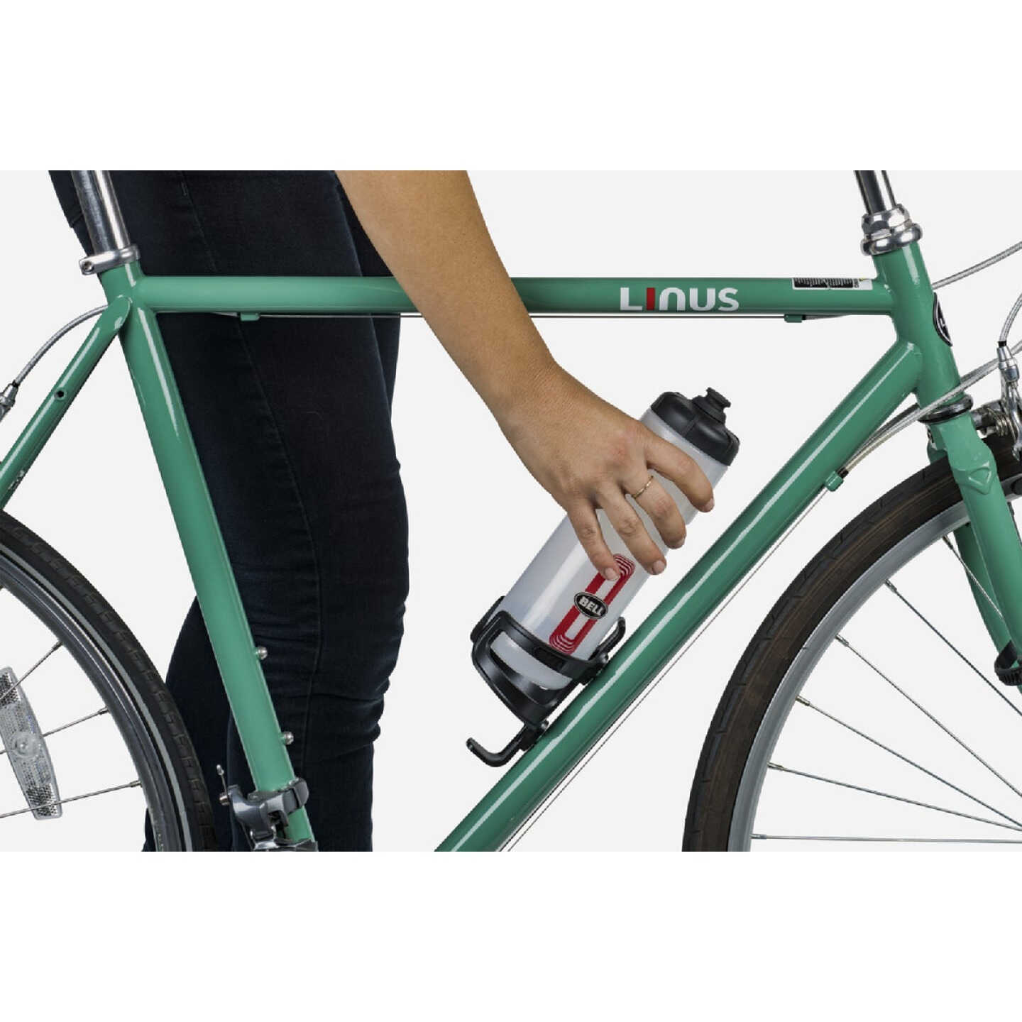 Bell Sports Quencher 250 26 Oz. Plastic Water Bottle & Cage Image 2