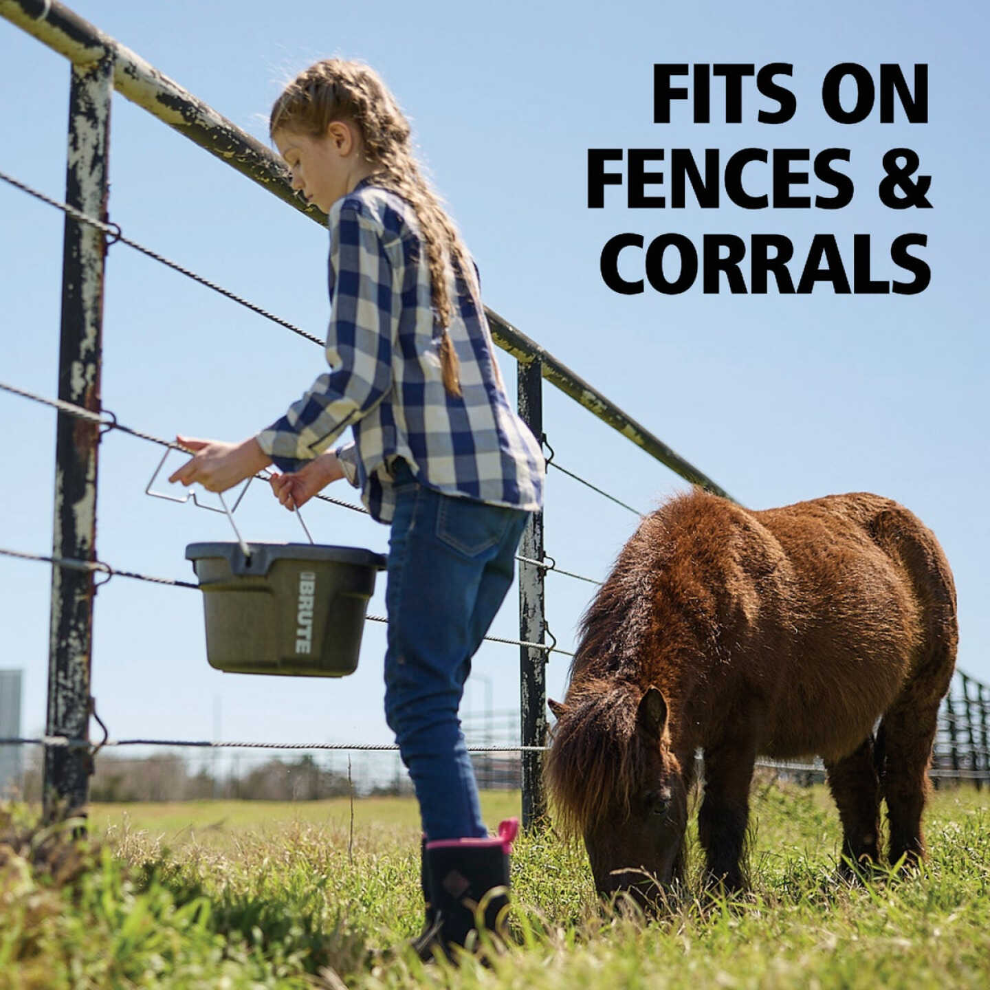 Rubbermaid Commercial Brute 2 Gal. 3-in-1 Flat Back Bucket Image 4