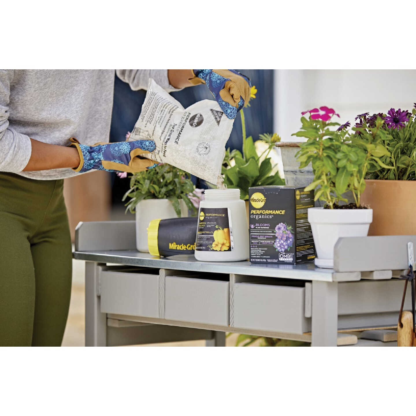 Miracle-Gro Performance Organics 1 Lb. Blooms Plant Nutrition Image 4