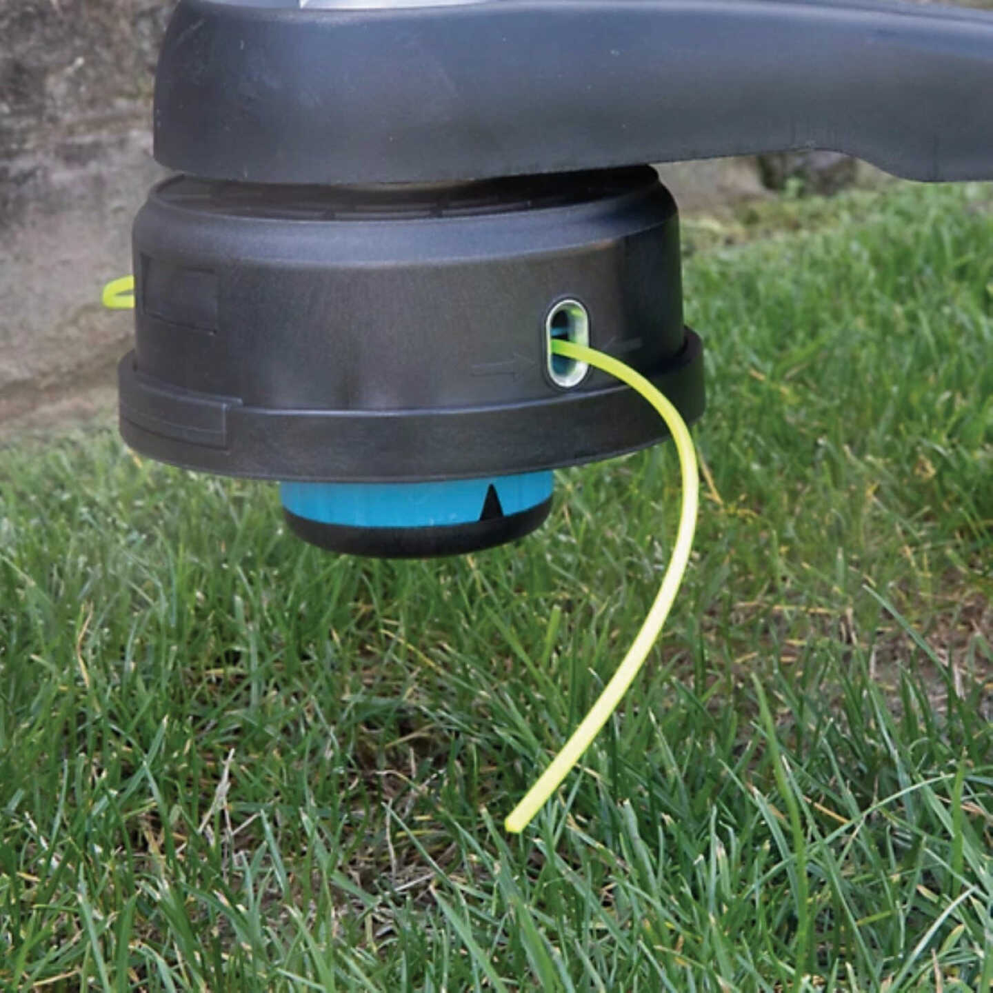 Shakespeare Ballistic 0.080 In. x 320 Ft. Tri-Edged Trimmer Line with Cutter Image 3