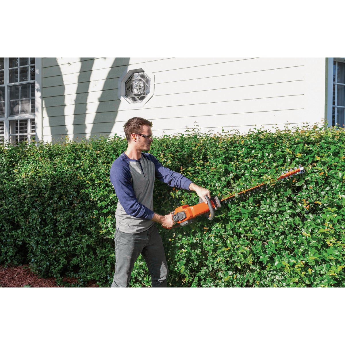 Husqvarna 320iHD60 Hedge Master Battery Hedge Trimmer Kit Image 2