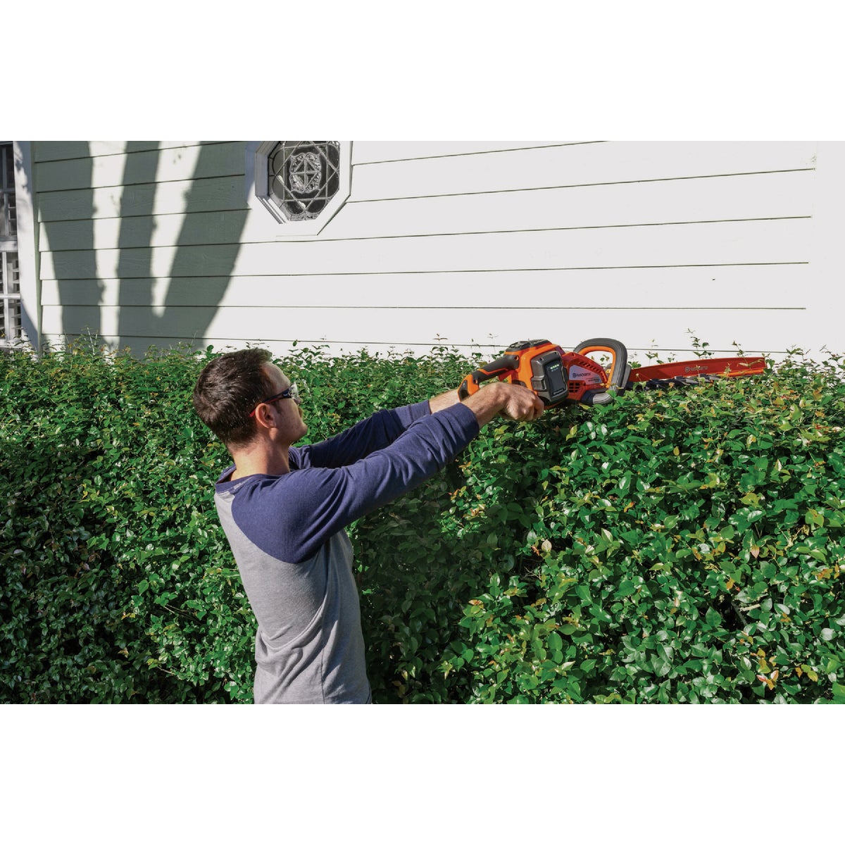 Husqvarna 320iHD60 Hedge Master Battery Hedge Trimmer Kit Image 5