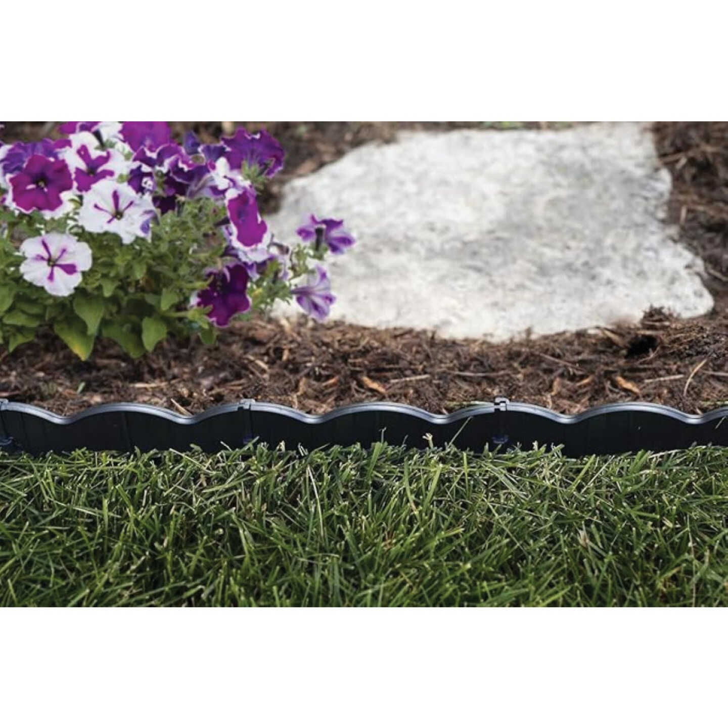 Master Mark Dig-Free 6 In. H. x 20 Ft. L. Black Poundable Lawn Edging Image 3