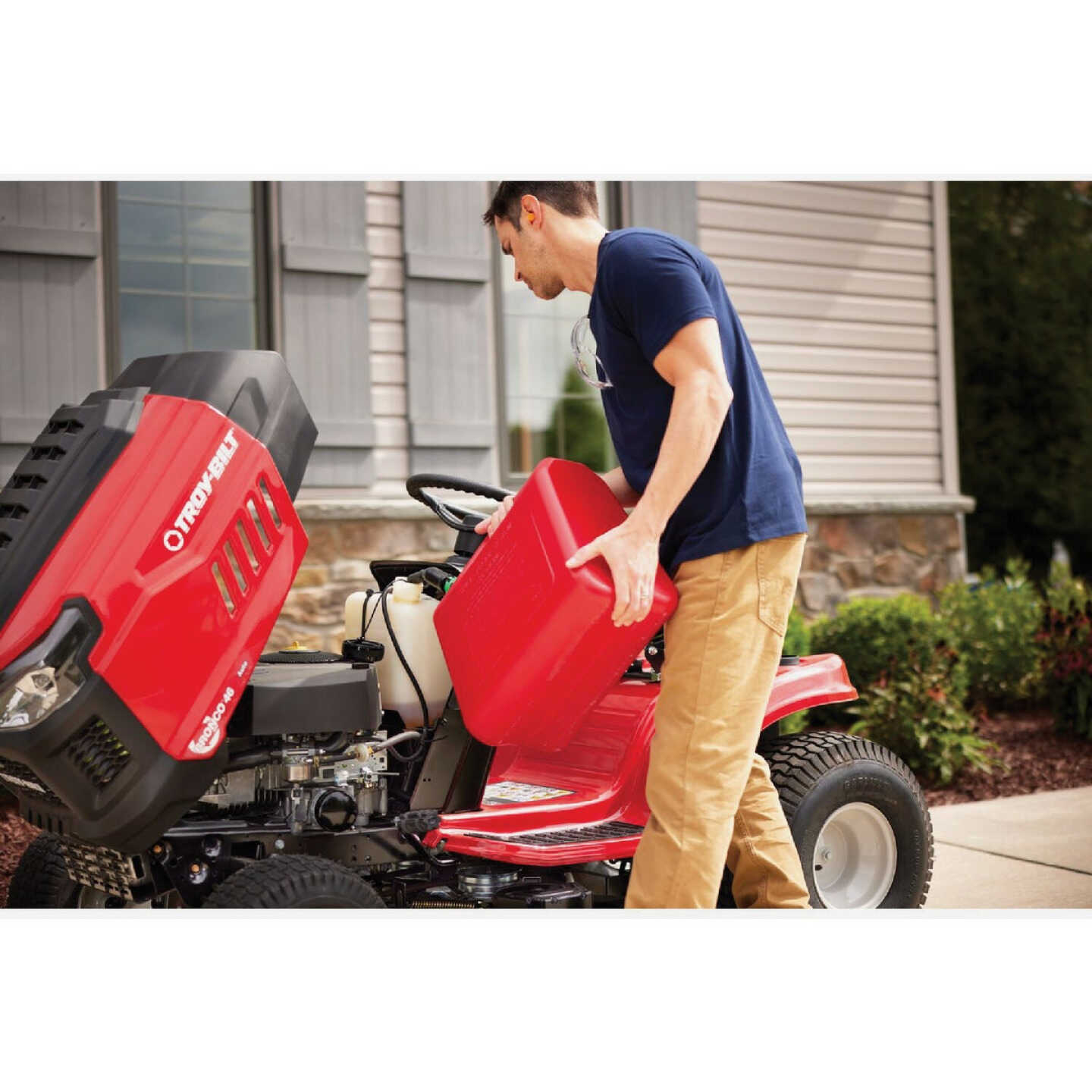 Troy-Bilt 46 In. Bronco 547cc Troy Bilt Engine Riding Lawn Tractor Image 4