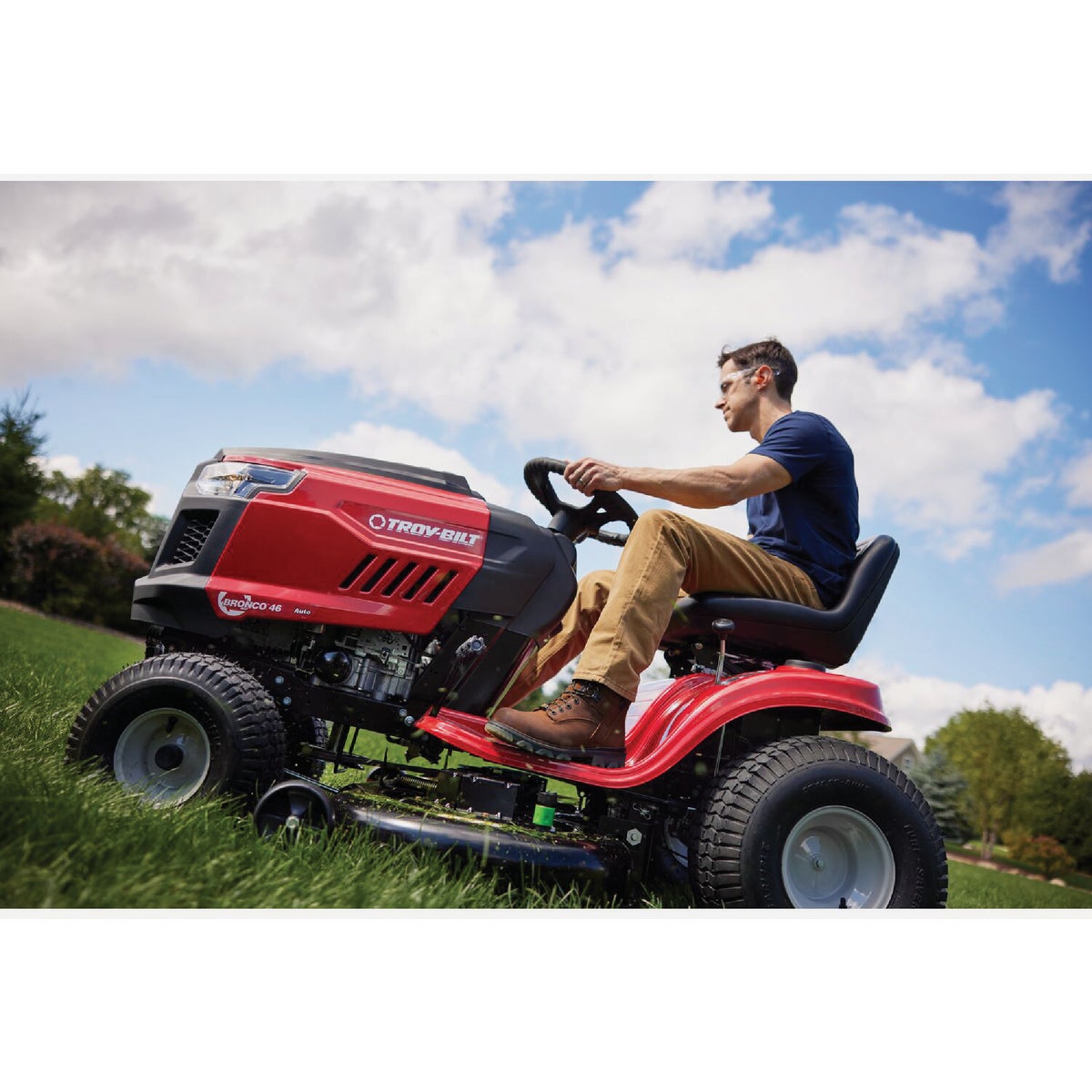 Troy-Bilt 46 In. Bronco 547cc Troy Bilt Engine Riding Lawn Tractor Image 3