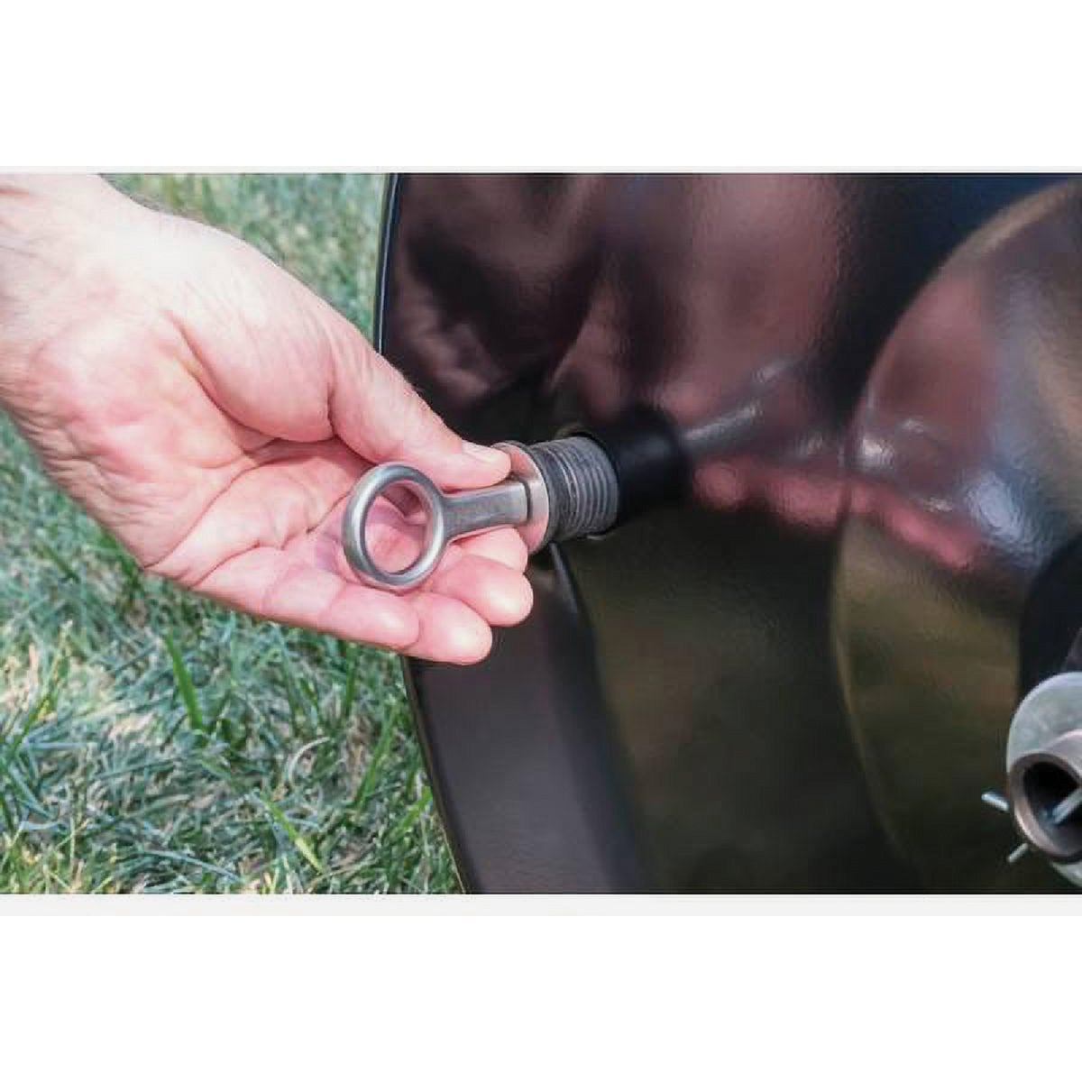 Agri-Fab 1-1/4 In. Lawn Roller Drain Plug Image 3