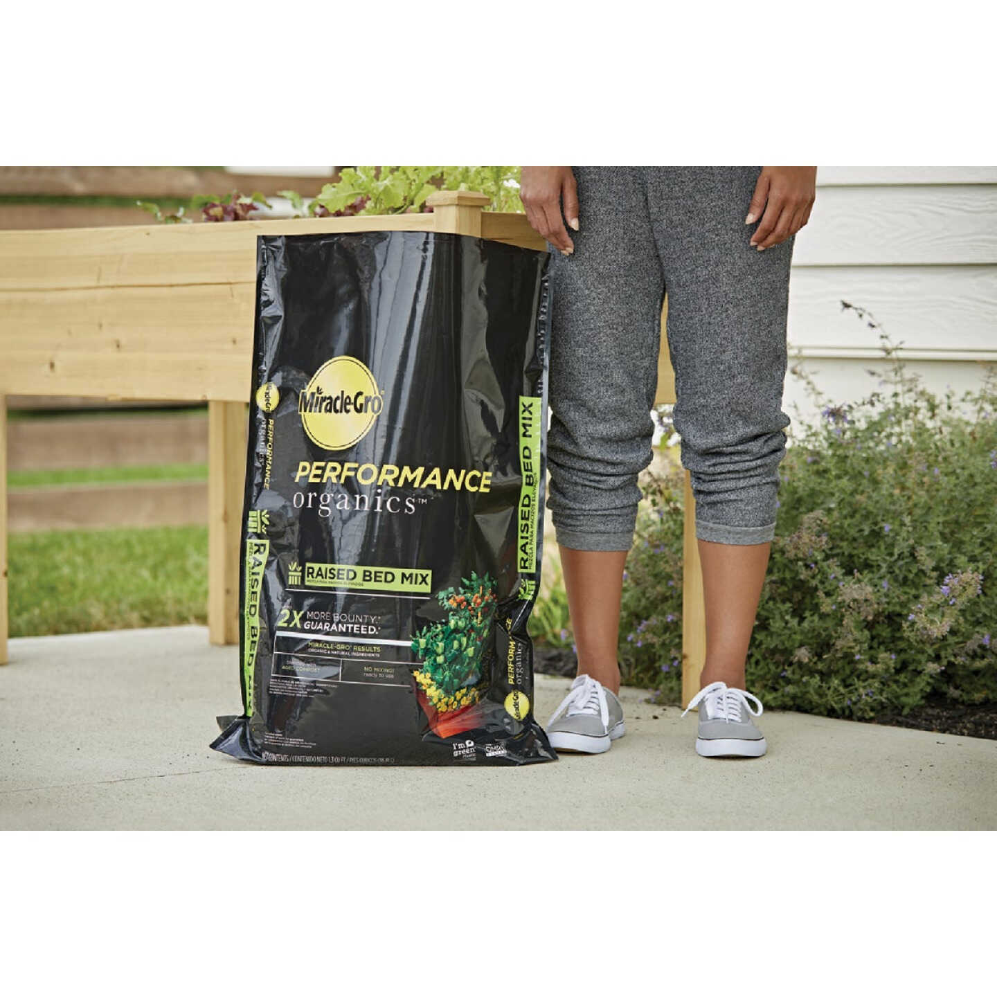 Miracle-Gro Performance Organics 1.3 Cu. Ft. Raised Bed Mix Image 3