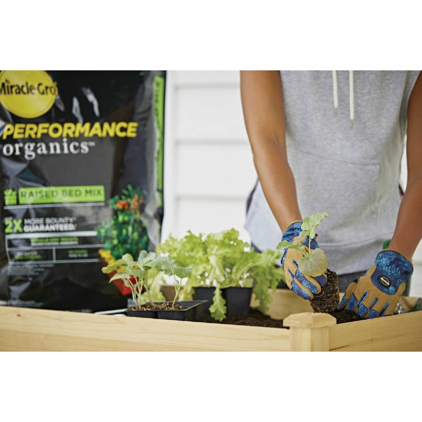 Miracle-Gro Performance Organics 1.3 Cu. Ft. Raised Bed Mix Image 6