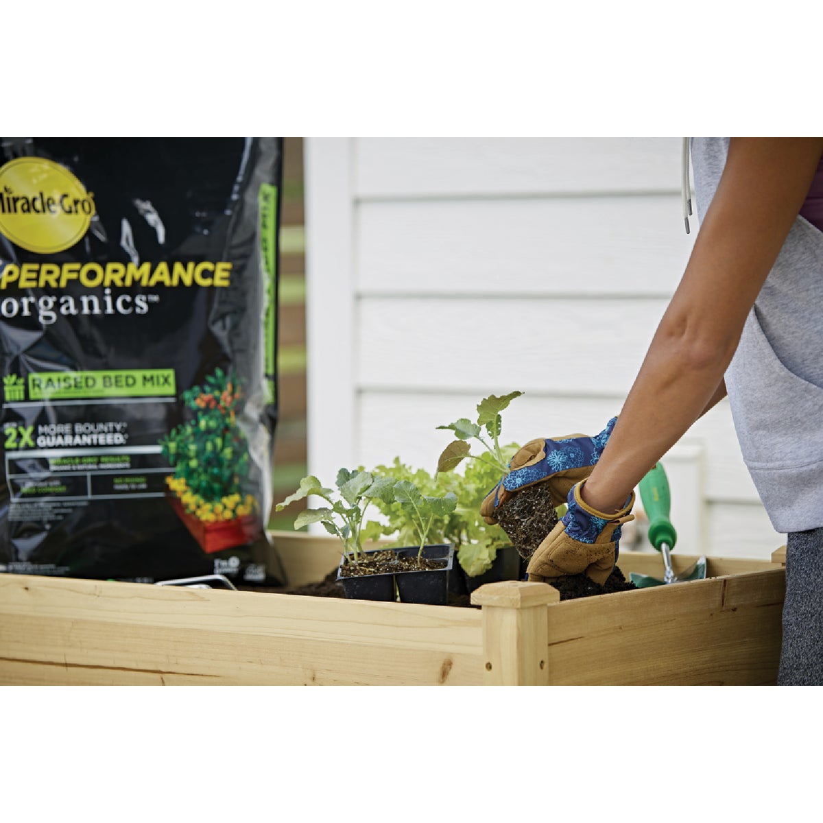 Miracle-Gro Performance Organics 1.3 Cu. Ft. Raised Bed Mix Image 5