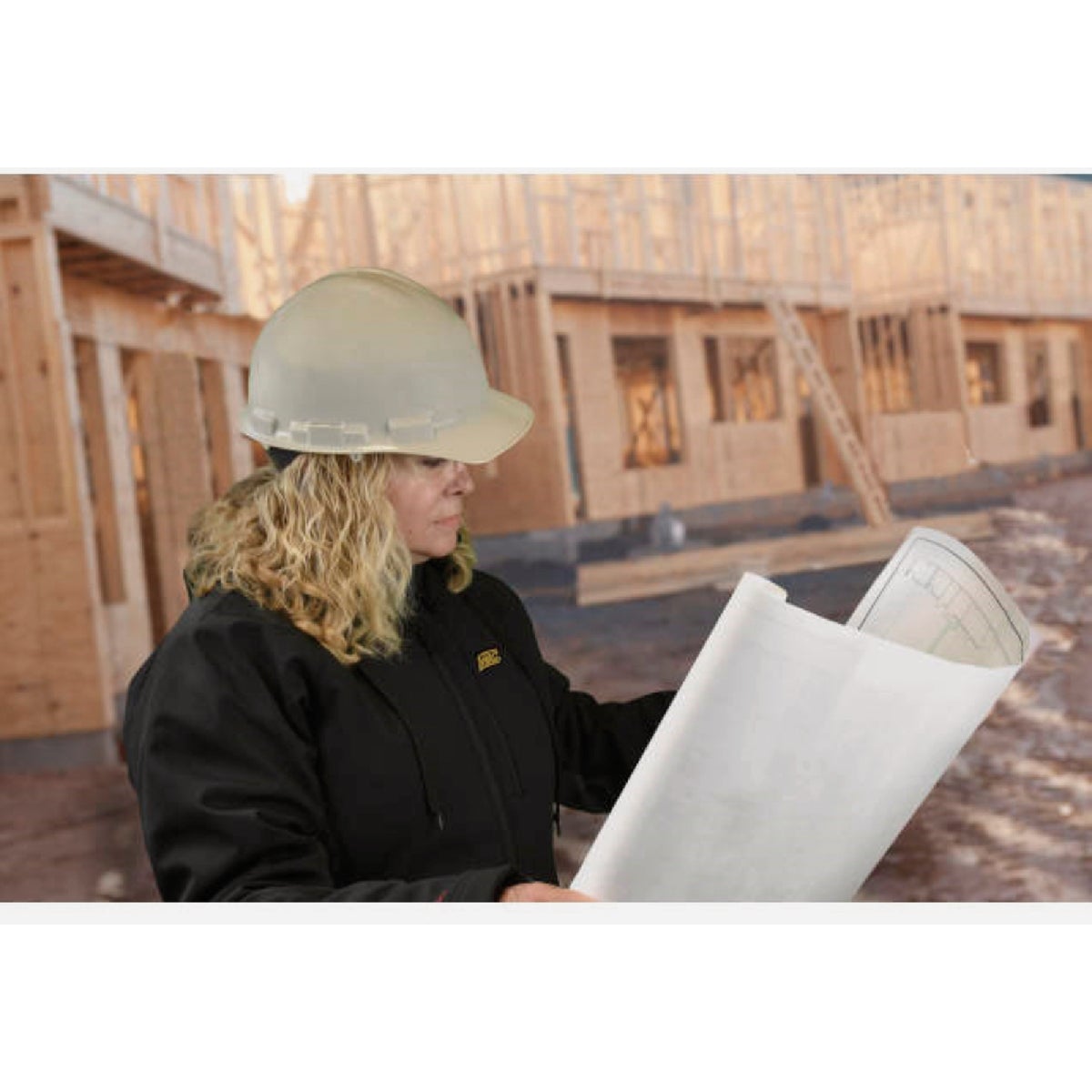 DEWALT Women's Black Soft Shell Heated Coat Kit, XL Image 2