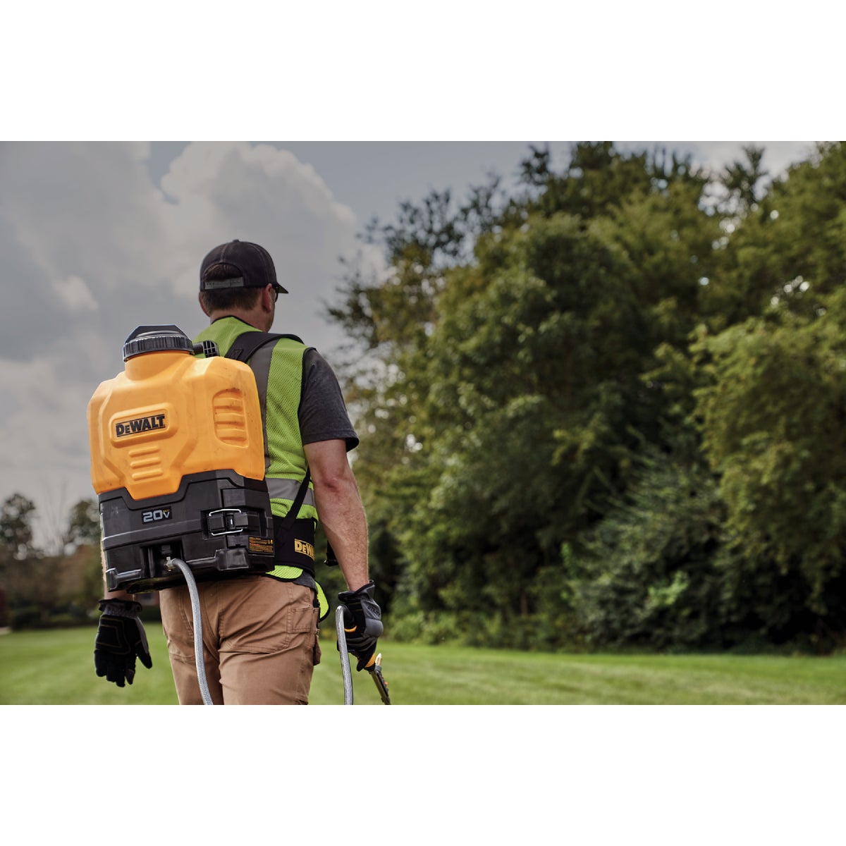 DeWalt 4 Gal. Battery Operated Backpack Sprayer (Tool Only) Image 3