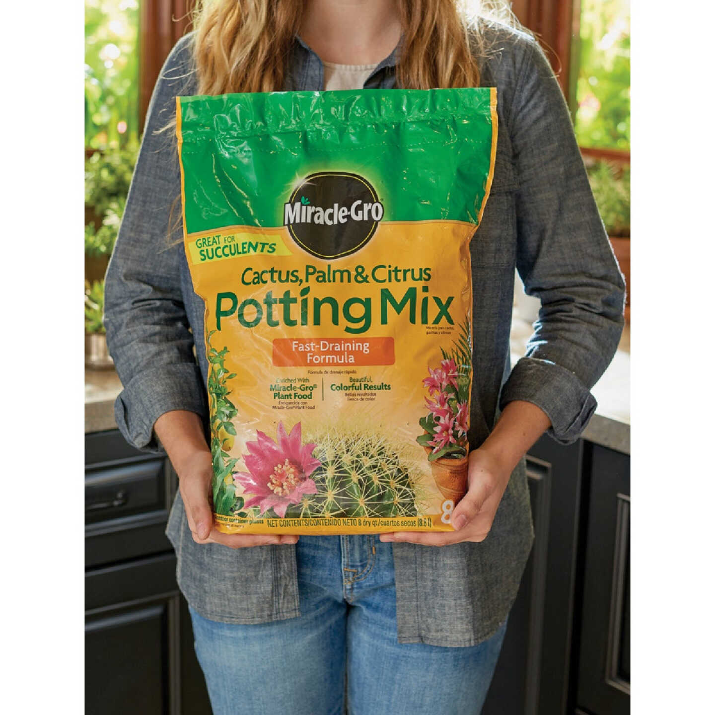 Miracle-Gro 8 Qt. Fast Draining Cactus, Palm & Citrus Potting Mix Image 4
