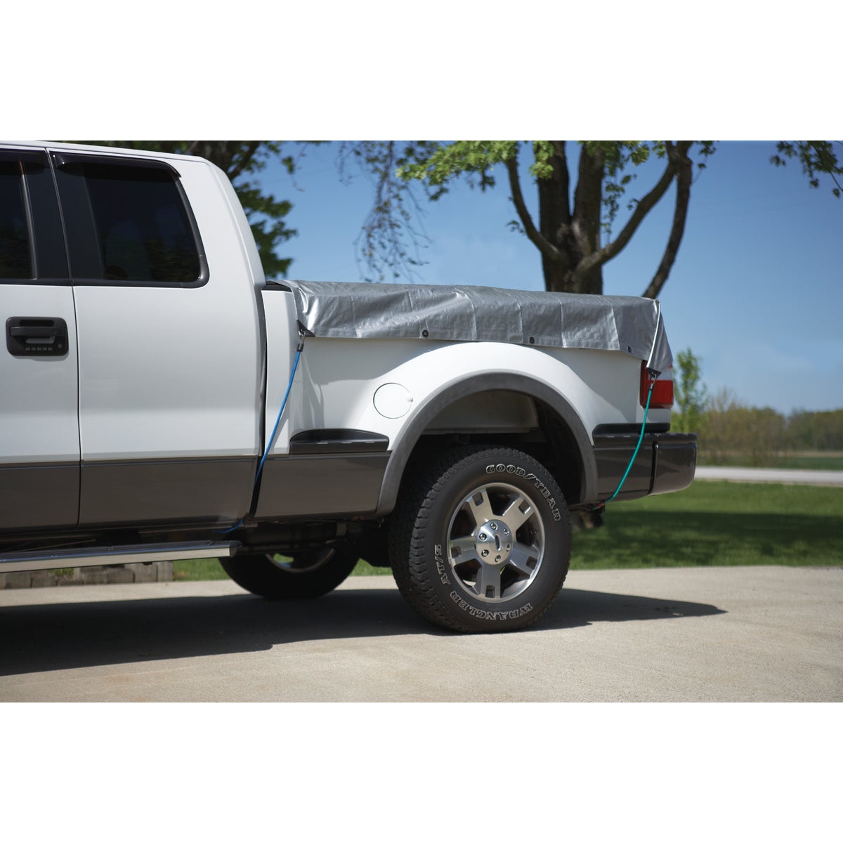 Do it Best Silver Woven 6 Ft. x 8 Ft. Heavy Duty Poly Tarp Image 3