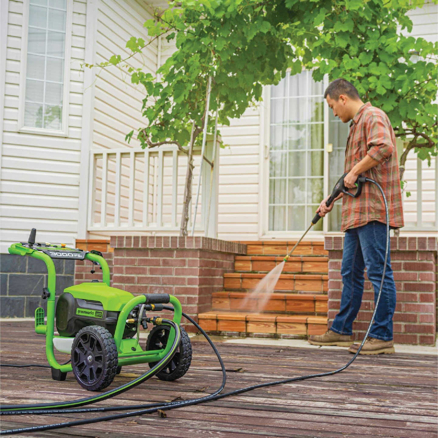 Greenworks 3000 PSI 2.0 GPM Cold Water Corded Electric Pressure Washer Image 3