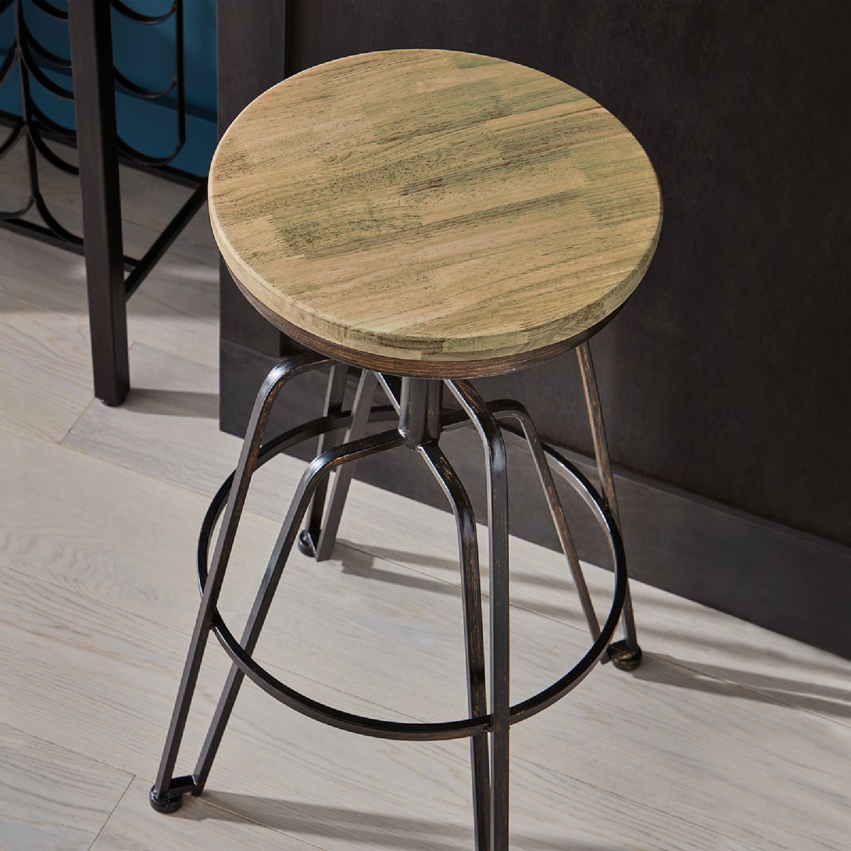 Minwax Wood Finish Penetrating Stain, Classic Gray, 1/2 Pt. Image 5