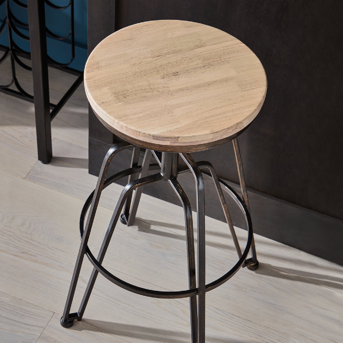 Minwax Wood Finish Penetrating Stain, Simply White, 1 Qt. Image 5