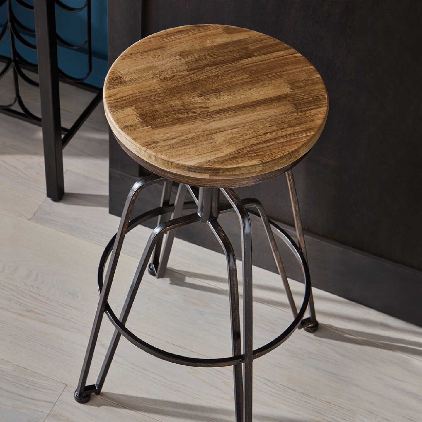 Minwax Wood Finish Penetrating Stain, Special Walnut, 1/2 Pt. Image 3