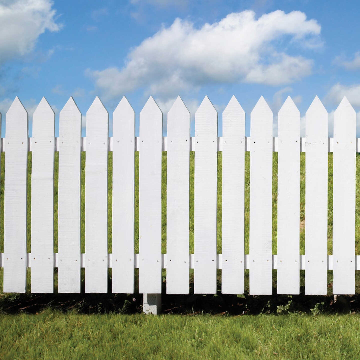 Valspar Latex Paint & Primer In One Flat Barn & Fence Paint, White, 1 Gal. Image 4