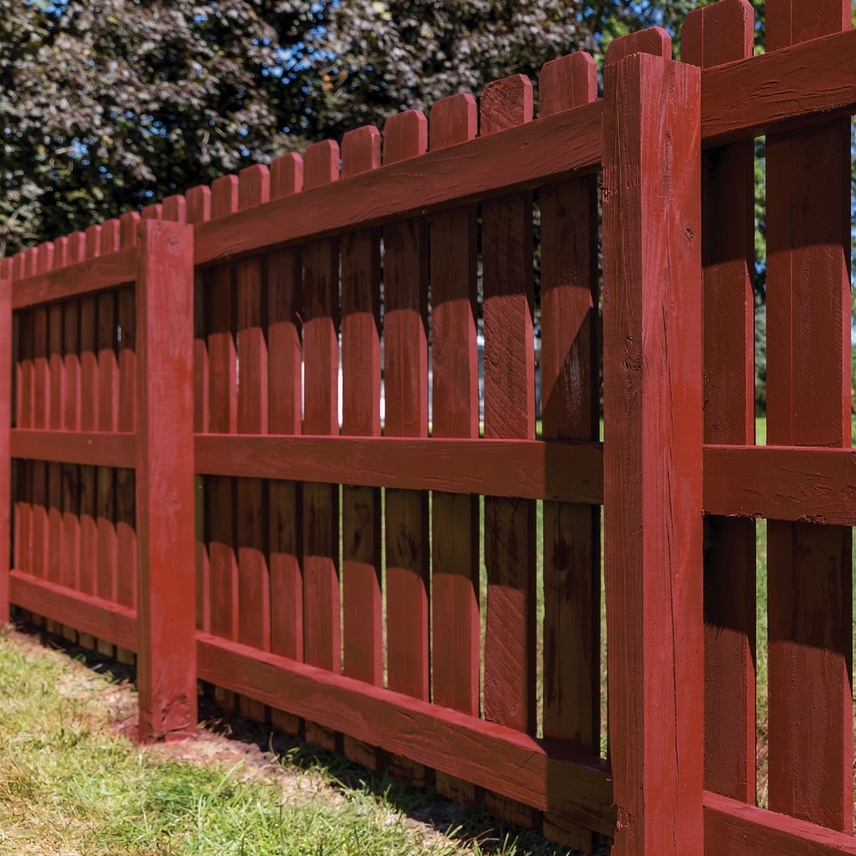 Valspar Oil Paint & Primer In One Low Sheen Barn & Fence Paint, Red, 1 Gal. Image 4