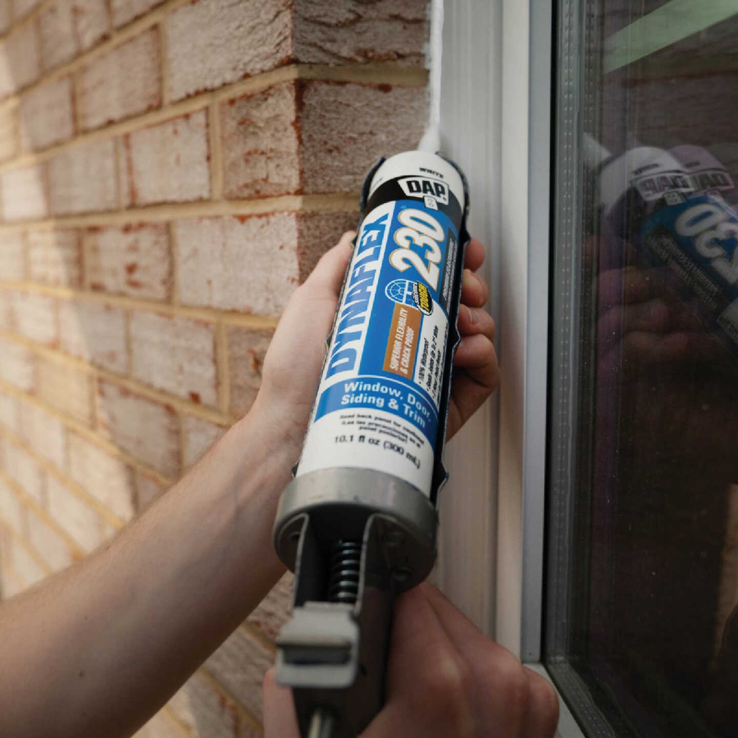 Dap Dynaflex 230 10.1 Oz. 100% Waterproof Window, Door, Siding & Trim Elastomeric Sealant, Brown Image 7