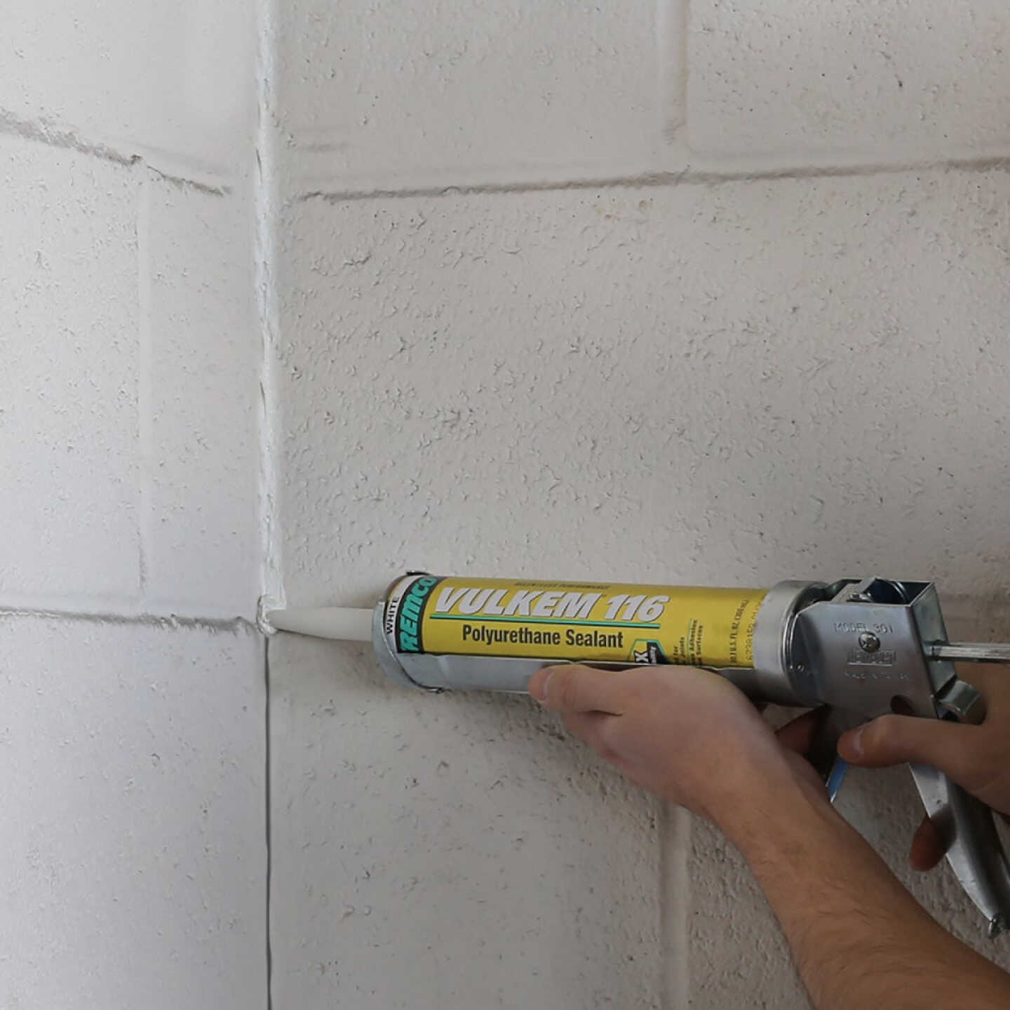 Tremco Vulkem 116 10.1 Oz. White Polyurethane Sealant Image 5